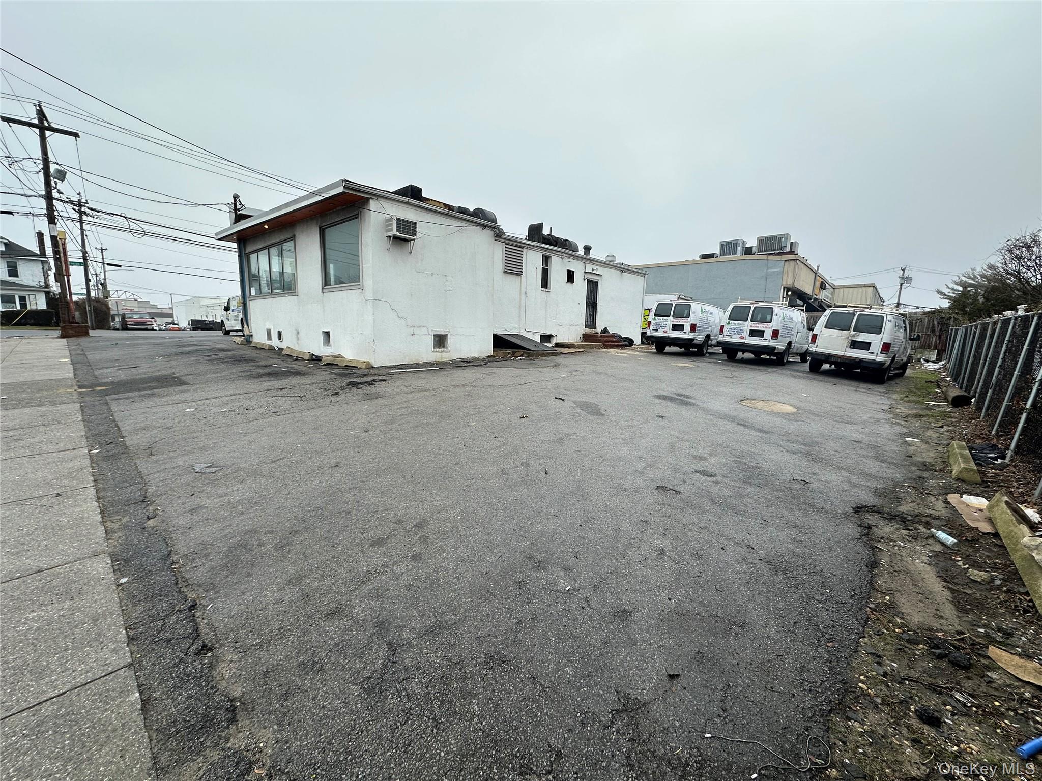 #2 photo, 267 Burnside Avenue, नासाउ काउंटी Lawrence , NY 11559