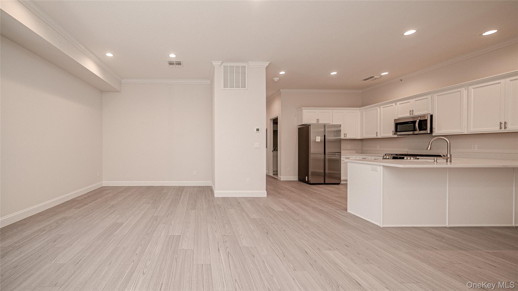 #10 photo, 776 Fulton Street, 长岛 Farmingdale , NY 11735