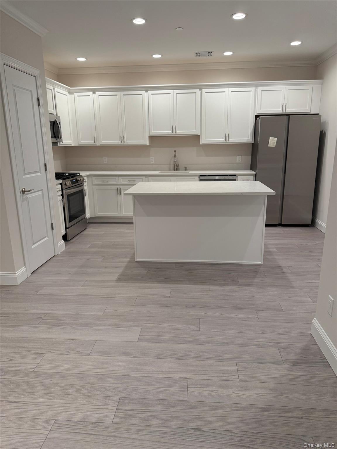 #9 photo, 776 Fulton Street, 长岛 Farmingdale , NY 11735