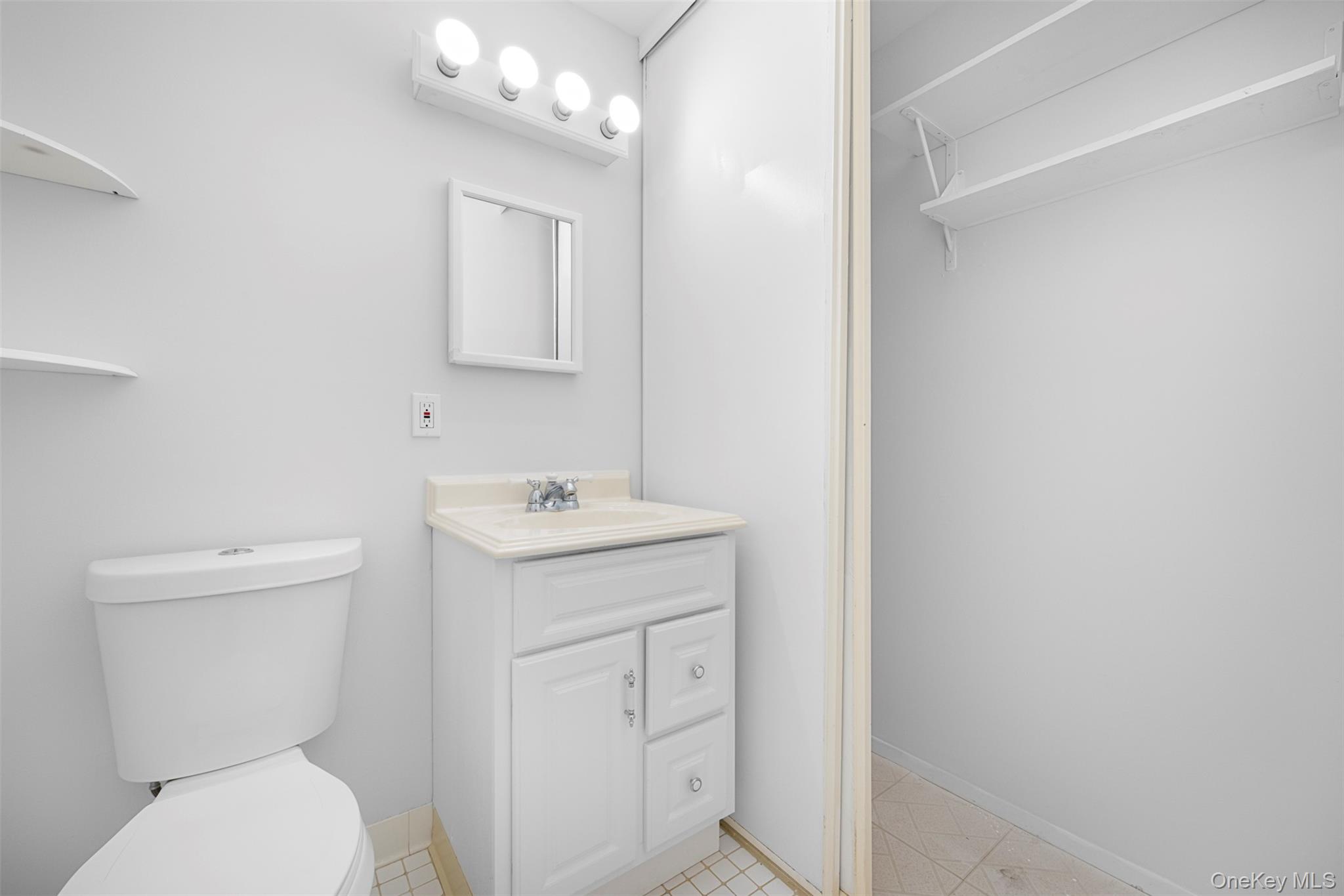 #13 photo, 204 Fairview Circle, Саффолк ‖ Middle Island , NY 11953