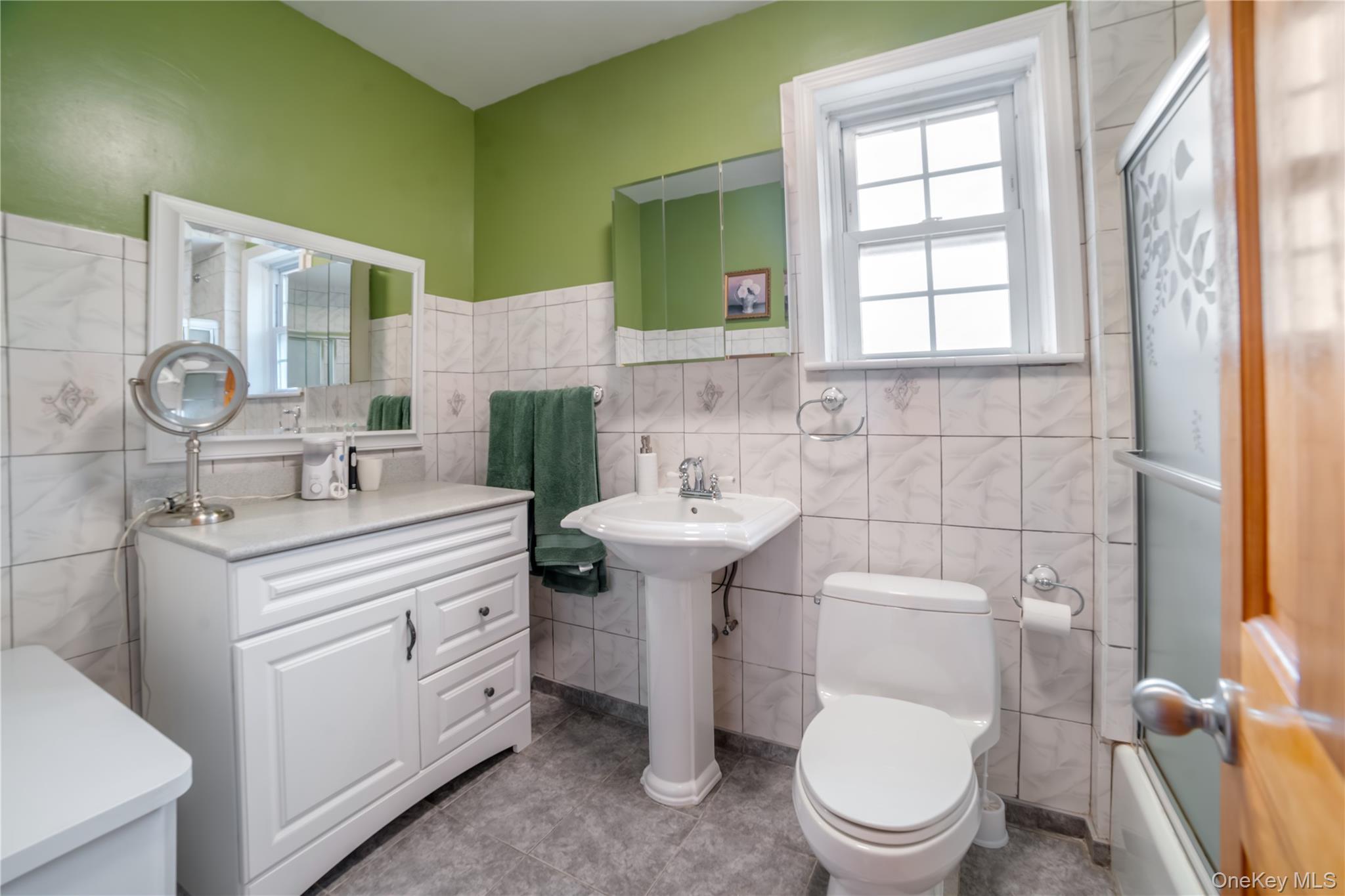 #18 photo, 248-21 87th Avenue, كوينز Bellerose , NY 11426