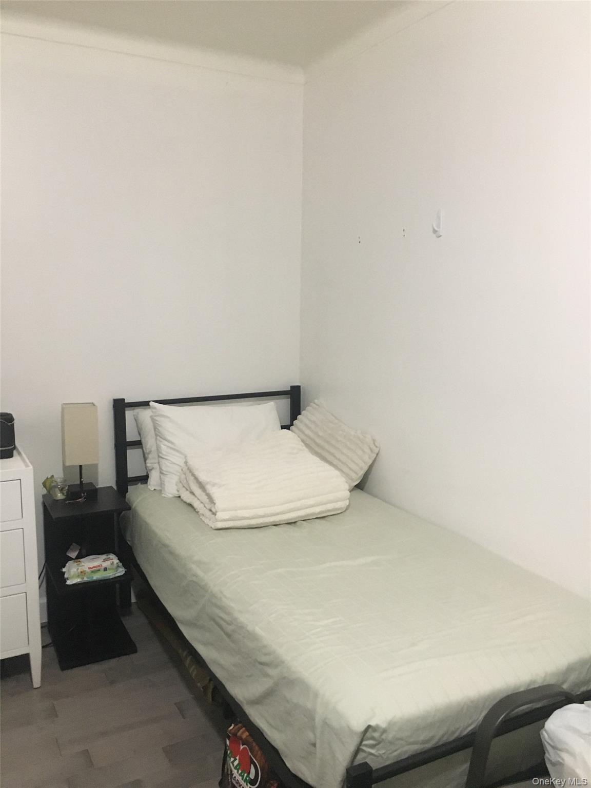 #12 photo, 8009 35th Avenue, קווינס Jackson Heights , NY 11372