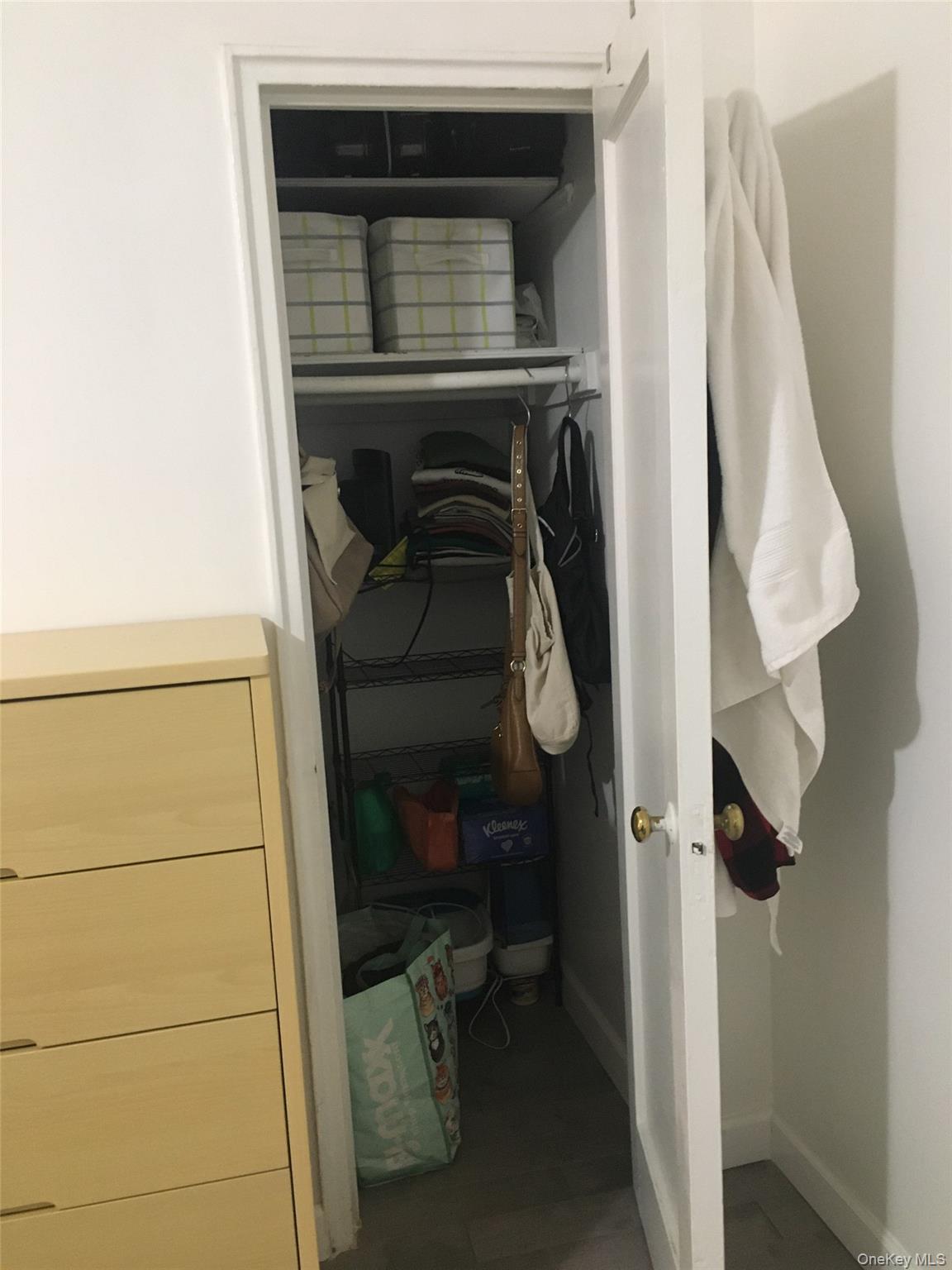 #16 photo, 8009 35th Avenue, קווינס Jackson Heights , NY 11372