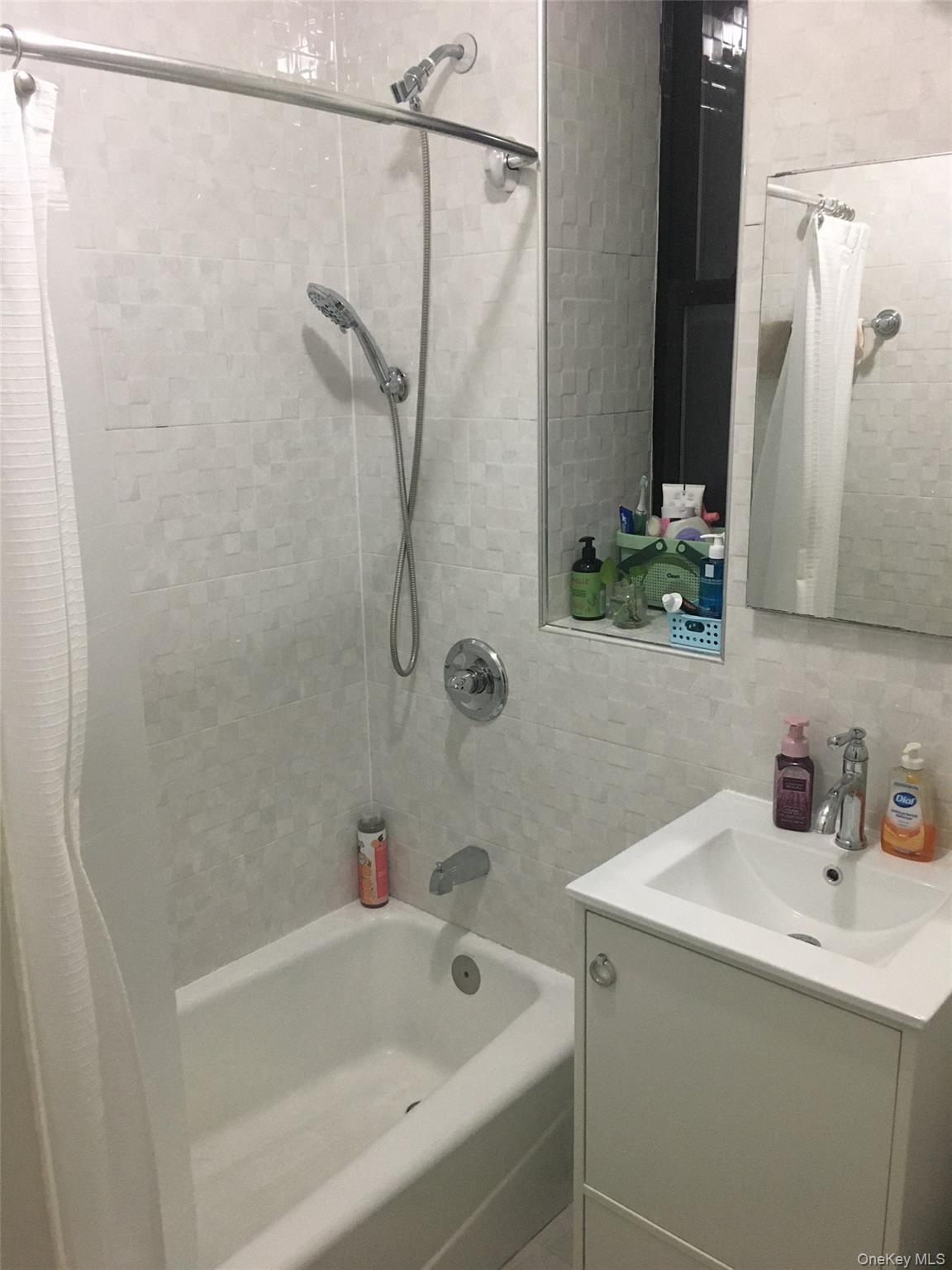 #5 photo, 8009 35th Avenue, קווינס Jackson Heights , NY 11372