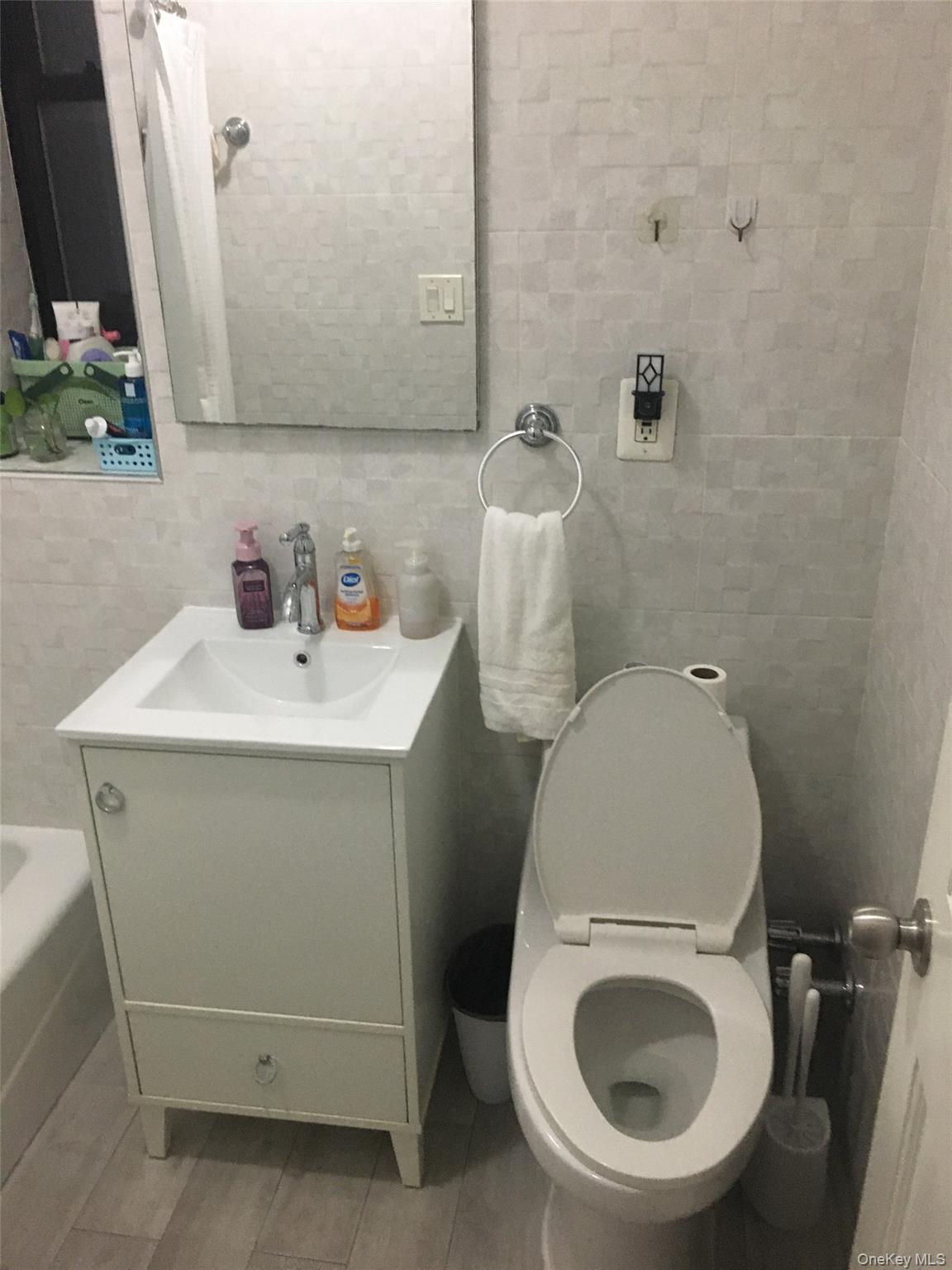 #6 photo, 8009 35th Avenue, קווינס Jackson Heights , NY 11372