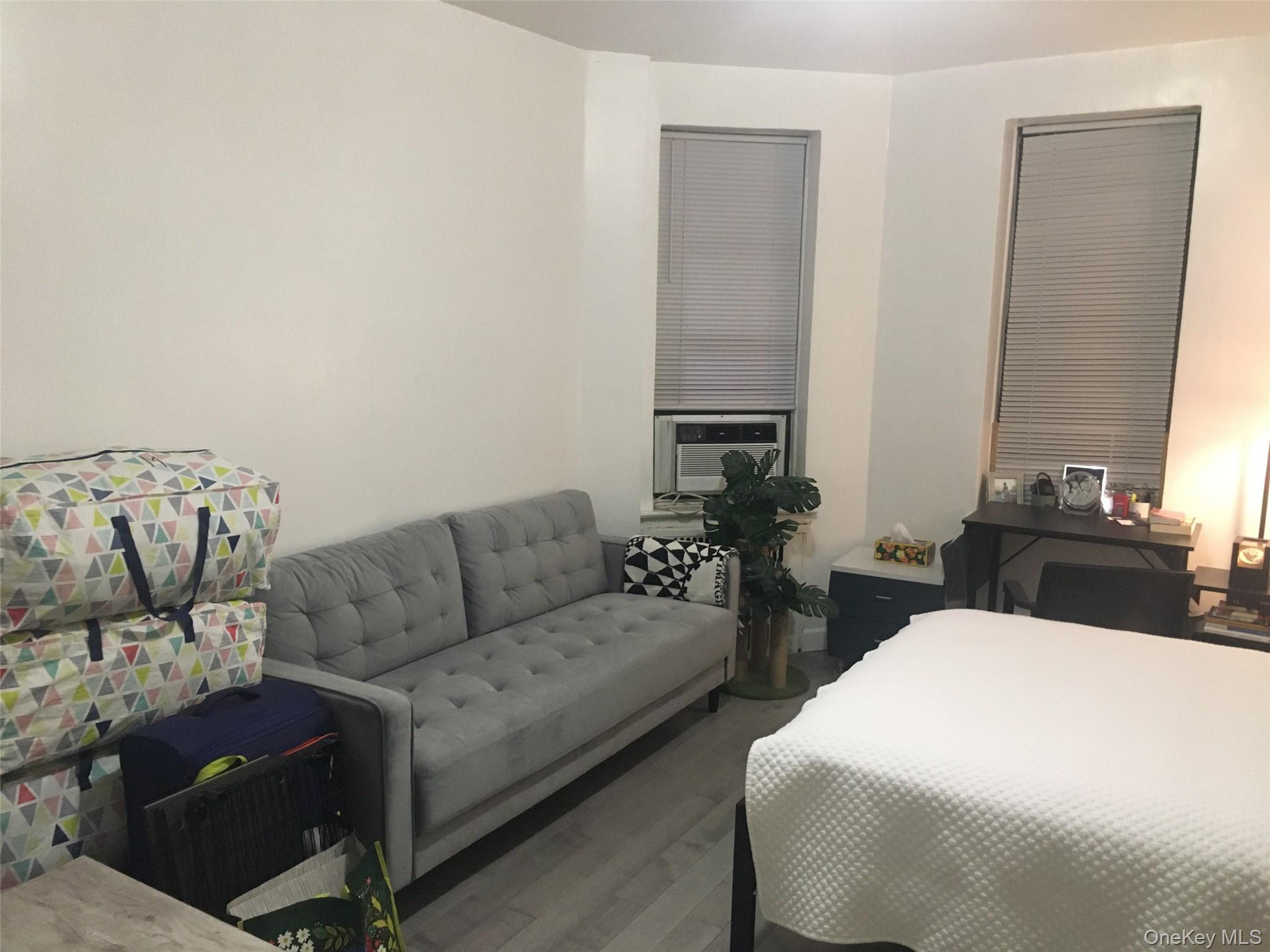 #8 photo, 8009 35th Avenue, קווינס Jackson Heights , NY 11372