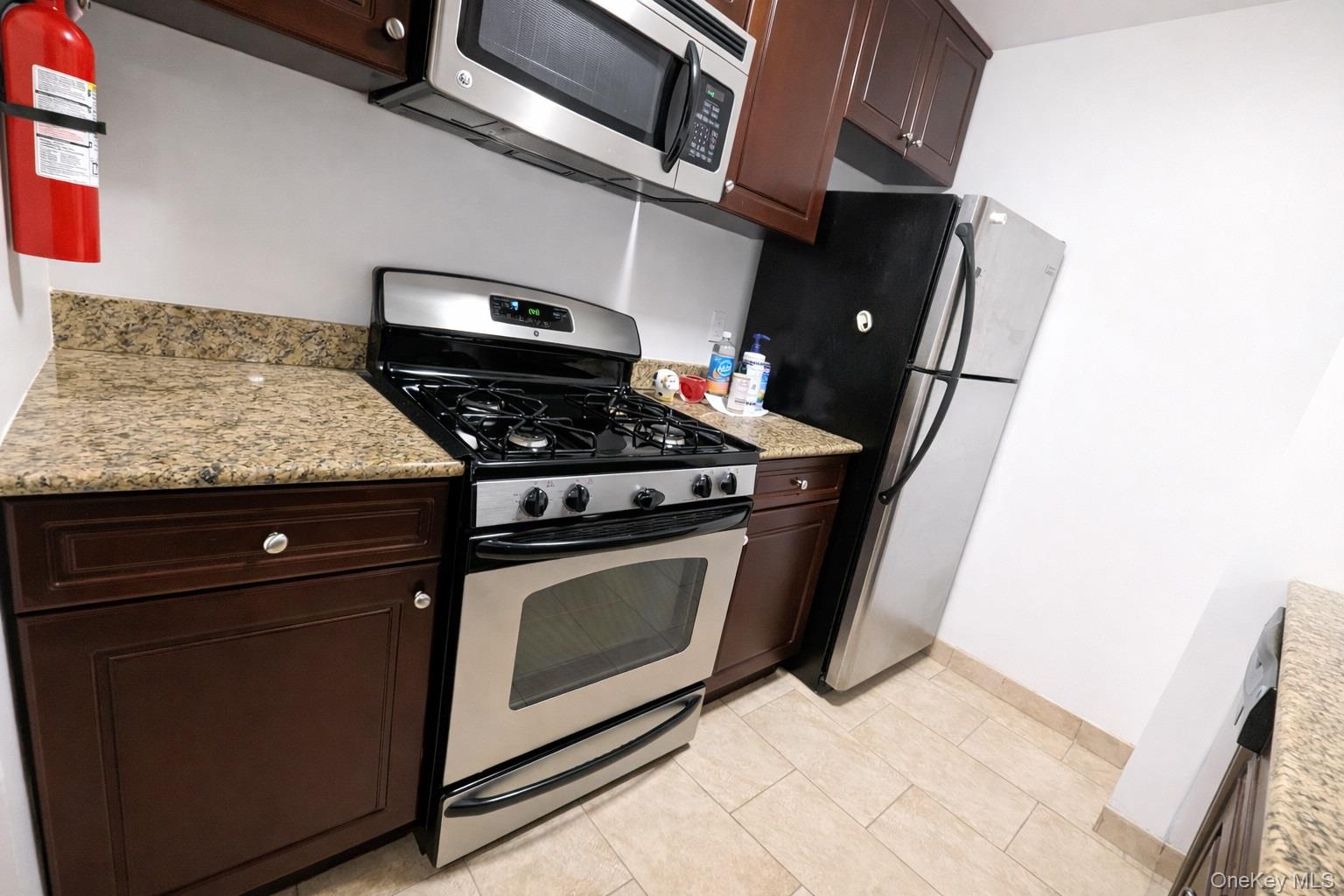 #3 photo, 14116 84th Drive, קווינס Briarwood , NY 11435