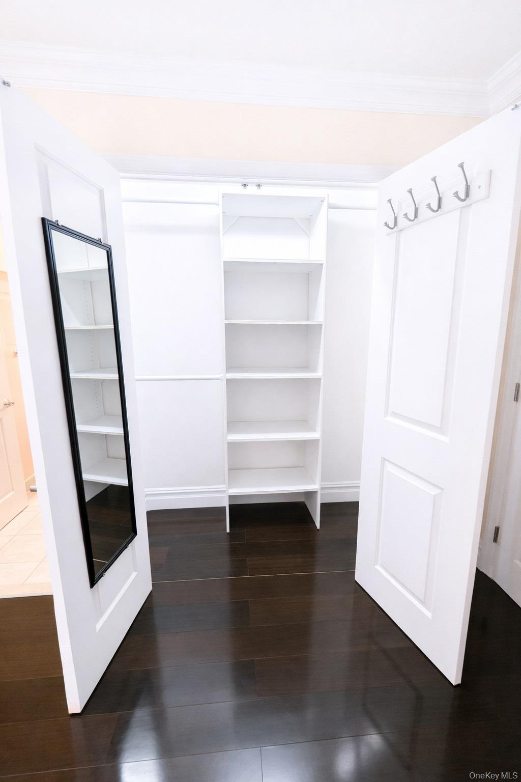 #6 photo, 14116 84th Drive, קווינס Briarwood , NY 11435