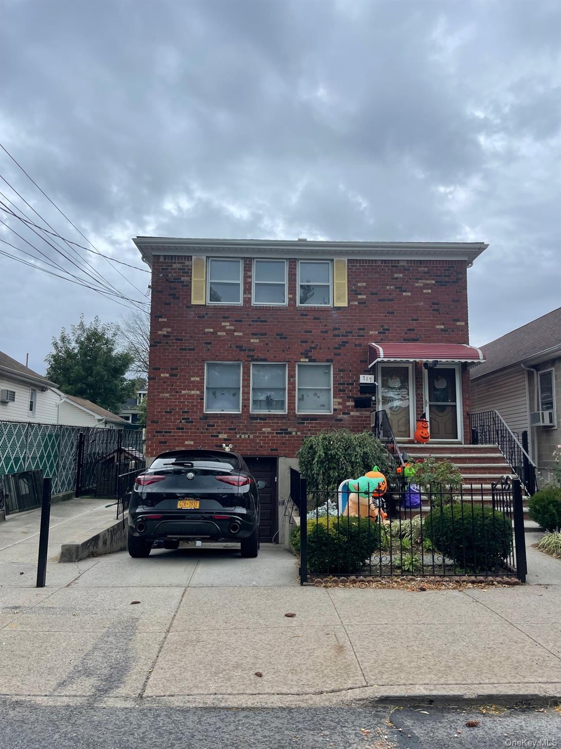 #1 photo, 717 Clarence Avenue, Бронкс ‖ Bronx , NY 10465