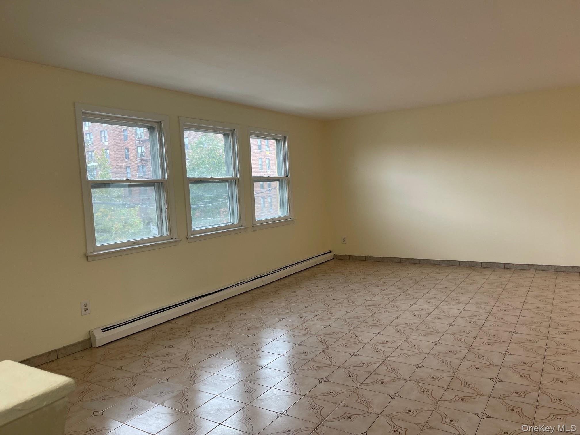 #2 photo, 717 Clarence Avenue, Бронкс ‖ Bronx , NY 10465