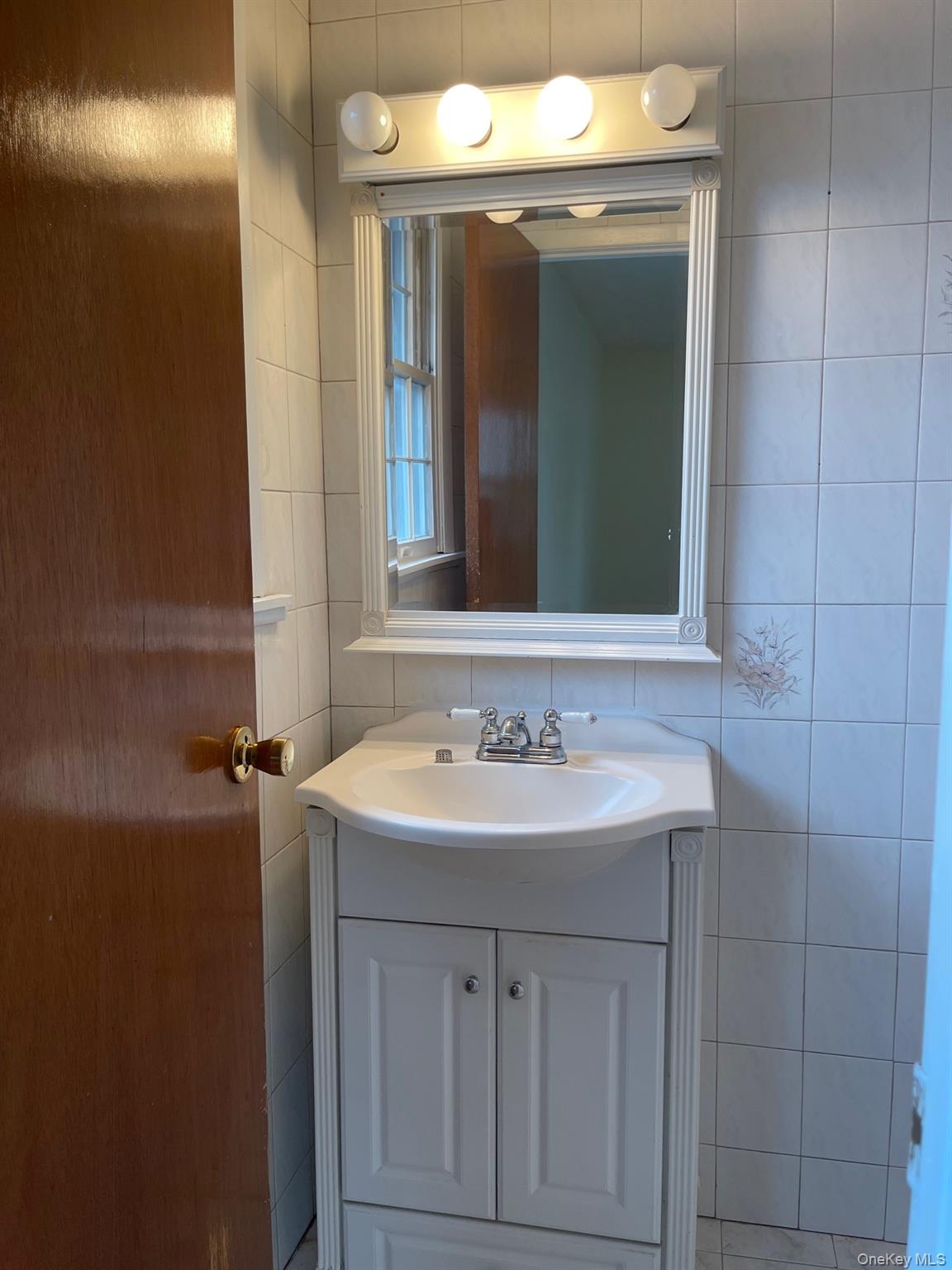 #9 photo, 717 Clarence Avenue, Бронкс ‖ Bronx , NY 10465