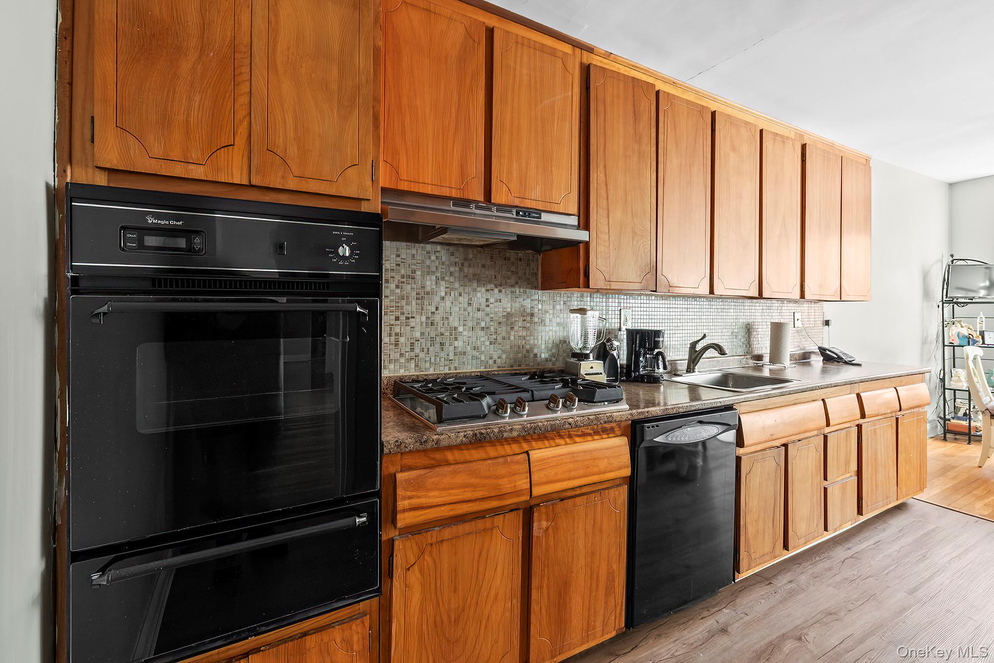 #10 photo, 1015 Old Post Road, Mamaroneck , NY 10543