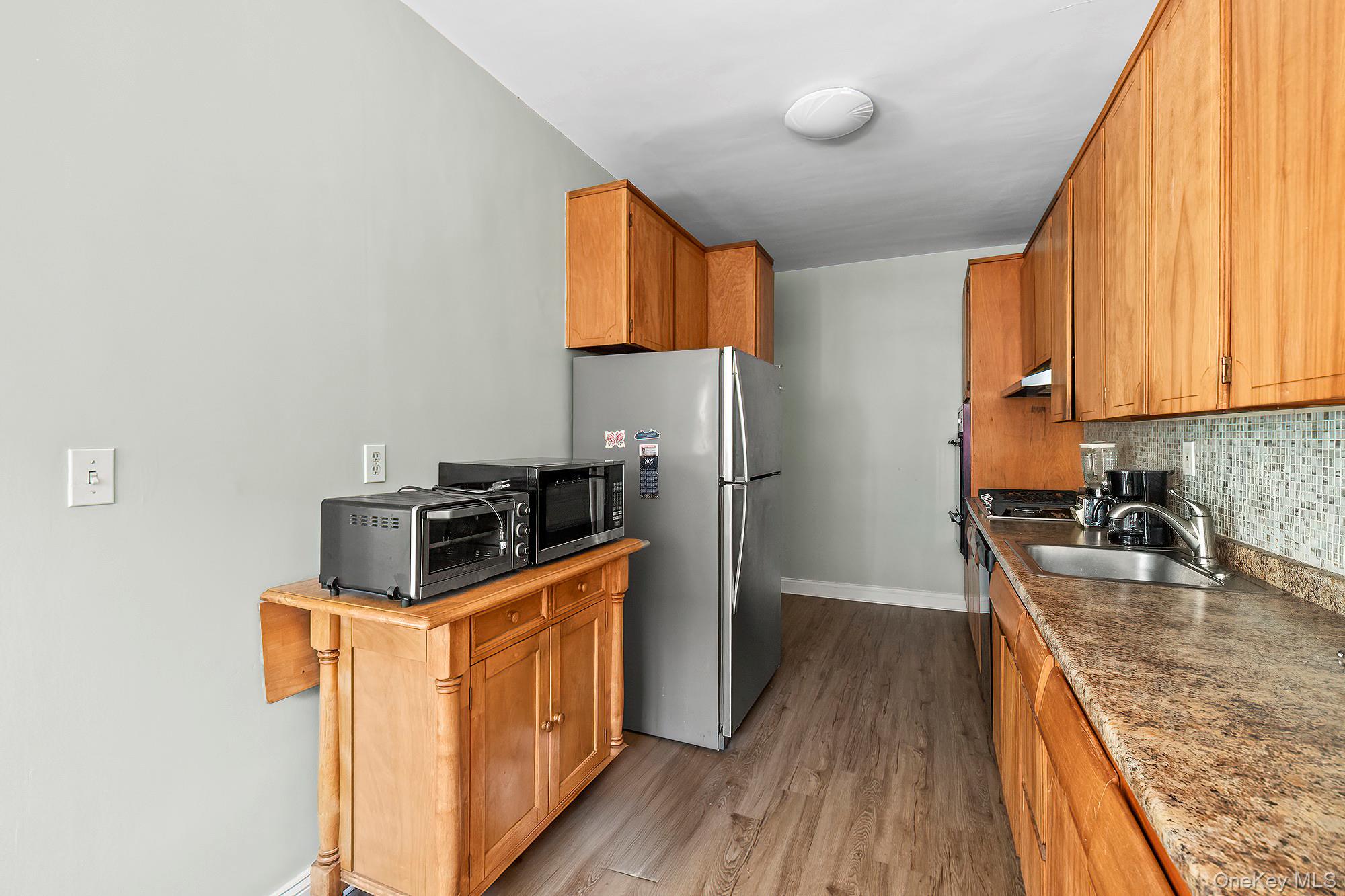 #8 photo, 1015 Old Post Road, Mamaroneck , NY 10543