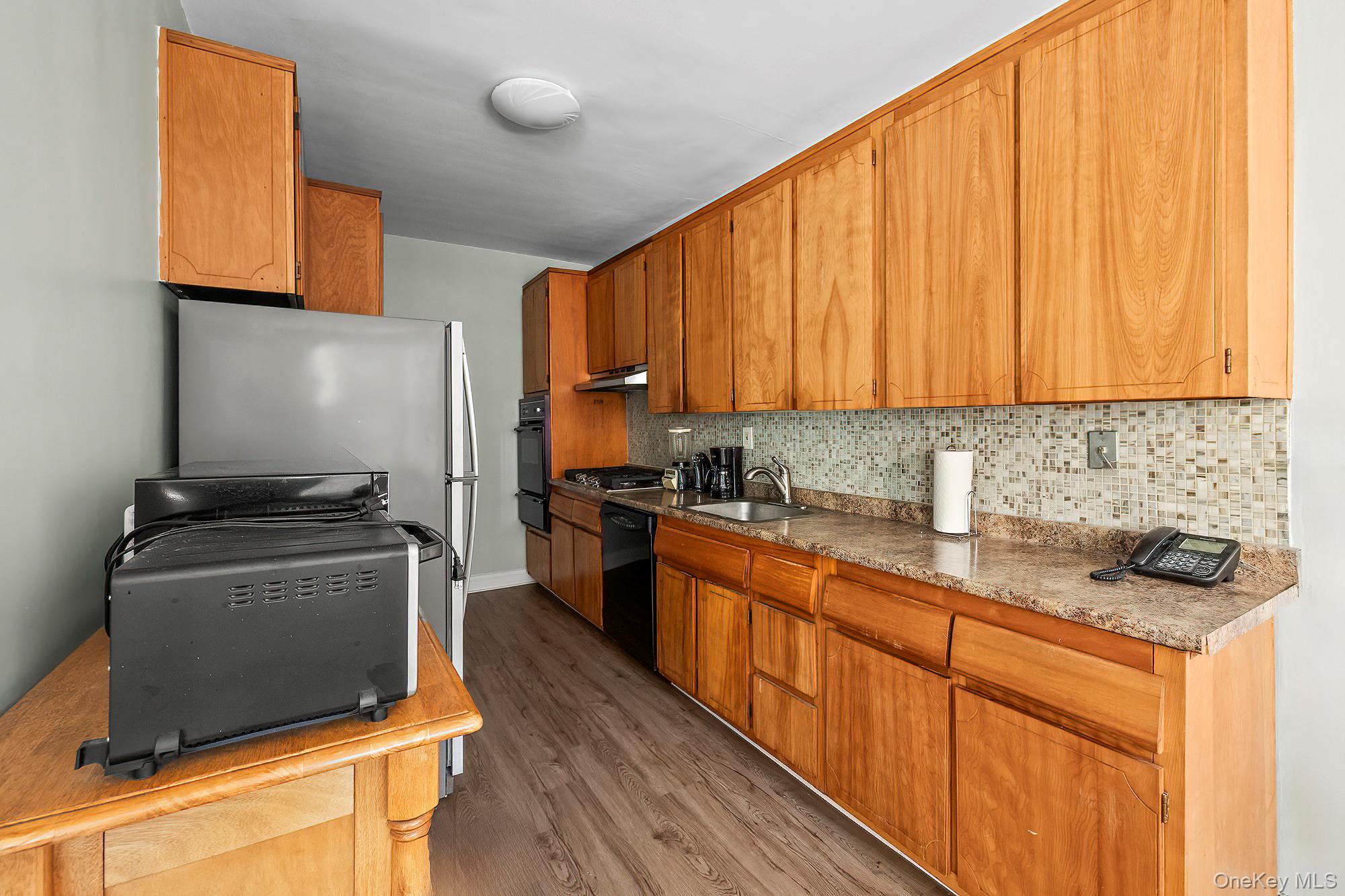 #9 photo, 1015 Old Post Road, Mamaroneck , NY 10543