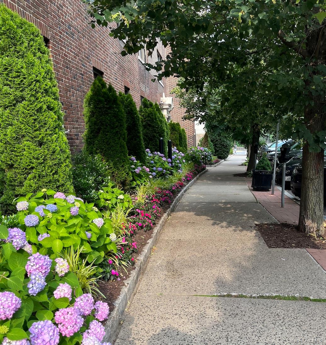 #14 photo, 36 West Pondfield Road, 브롱크스 Bronxville , NY 10708