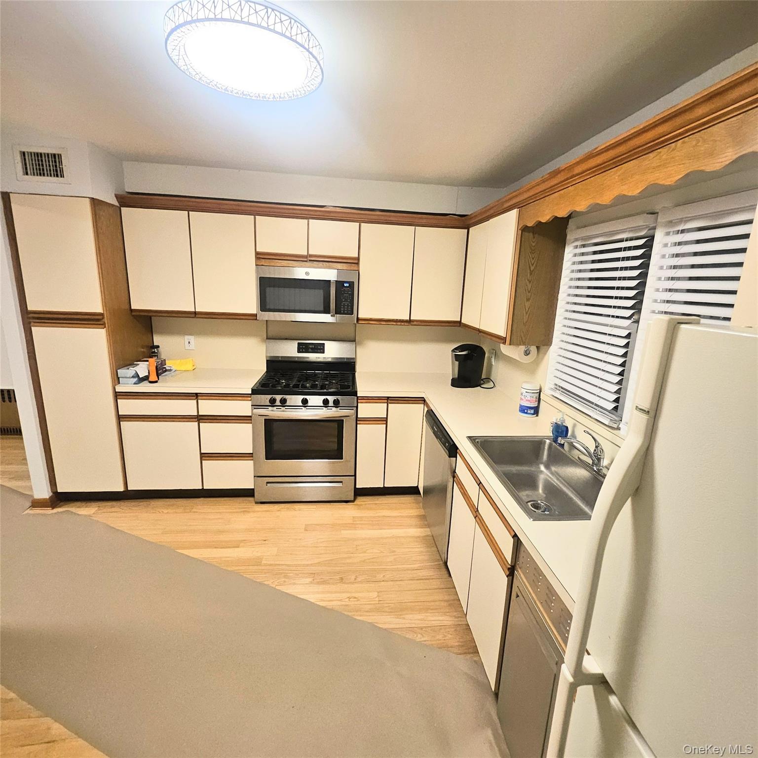 #6 photo, 109 Rockwell Street, Harrison , NY 10528