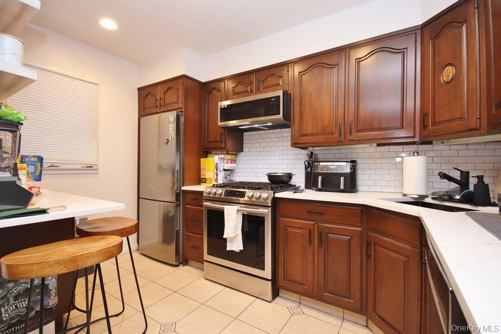 #5 photo, 423 Parkview View Avenue, Yonkers , NY 10710