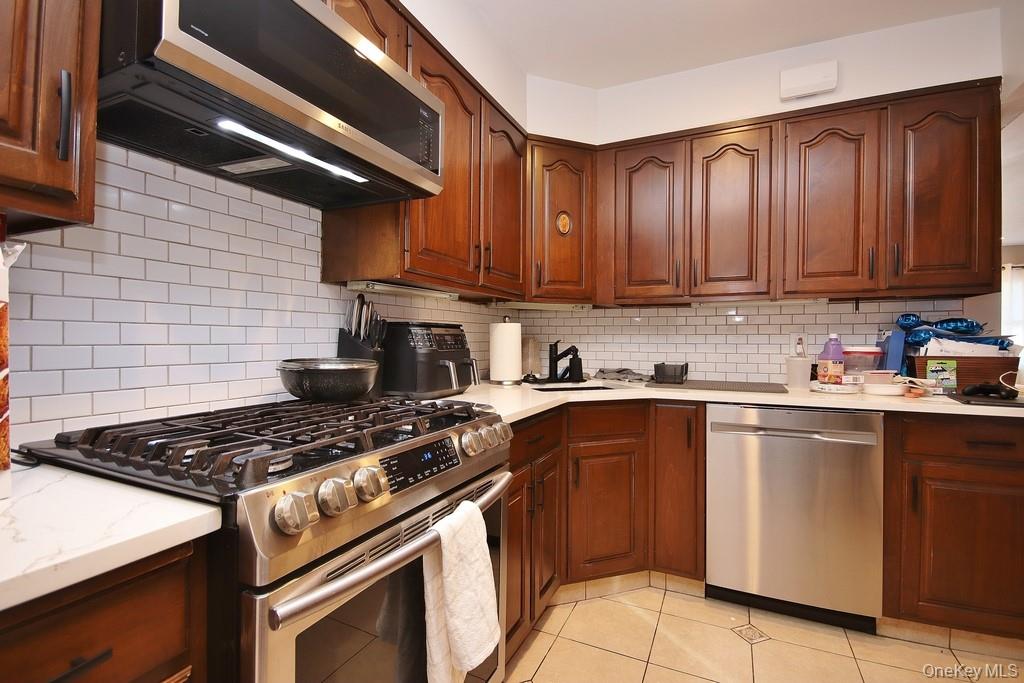 #7 photo, 423 Parkview View Avenue, Yonkers , NY 10710