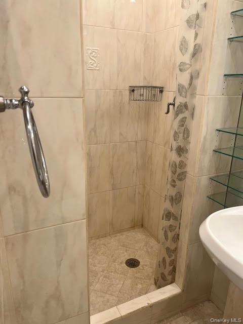 #11 photo, 6512 Maurice Avenue, קווינס Woodside , NY 11377