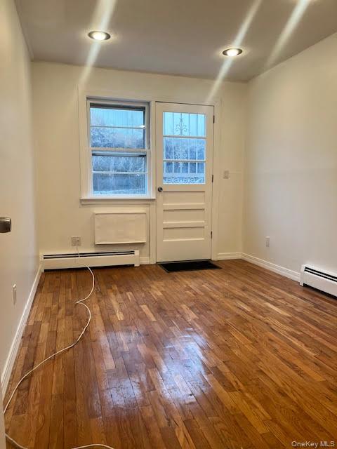 #12 photo, 6512 Maurice Avenue, קווינס Woodside , NY 11377