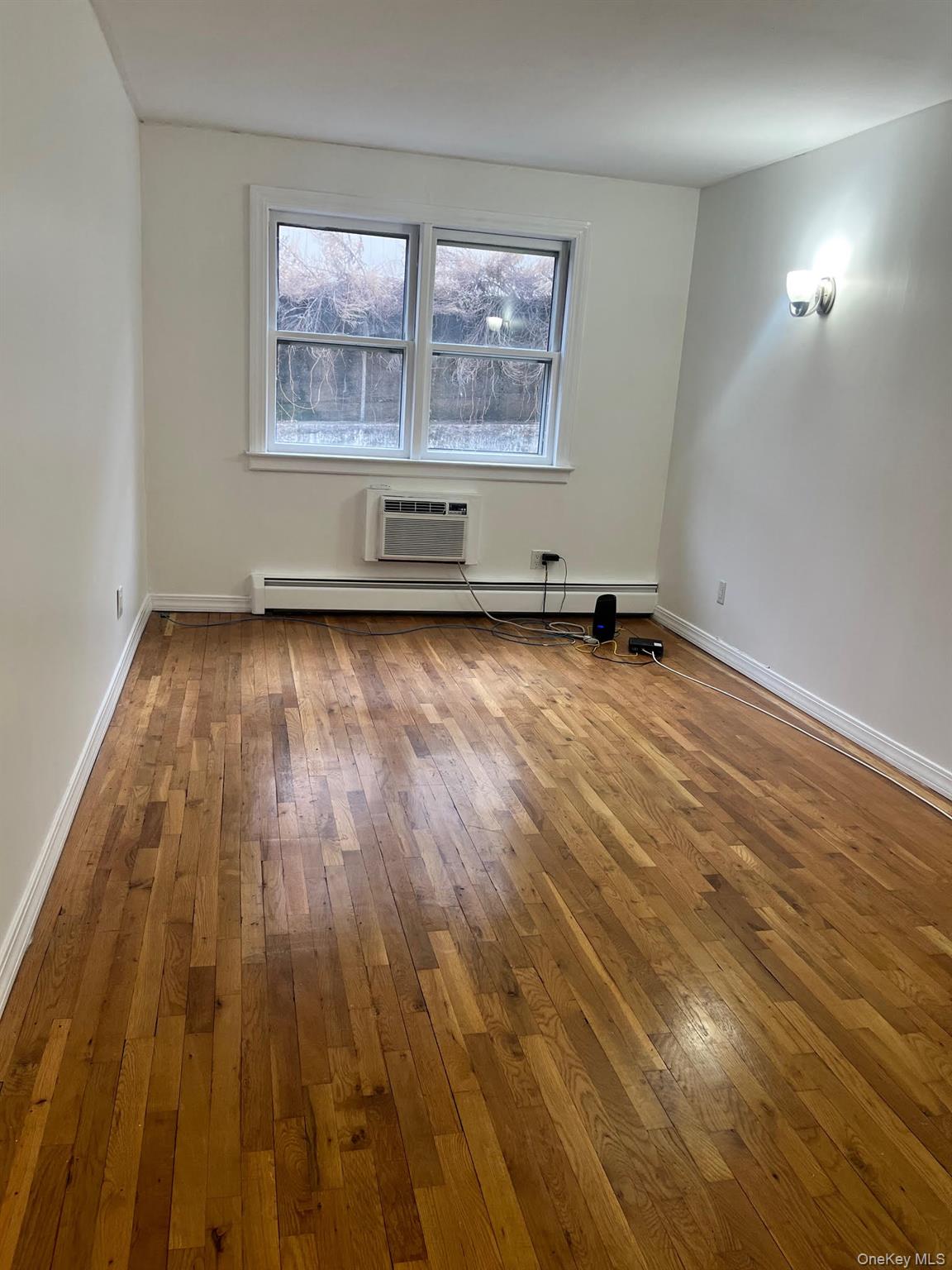 #20 photo, 6512 Maurice Avenue, קווינס Woodside , NY 11377