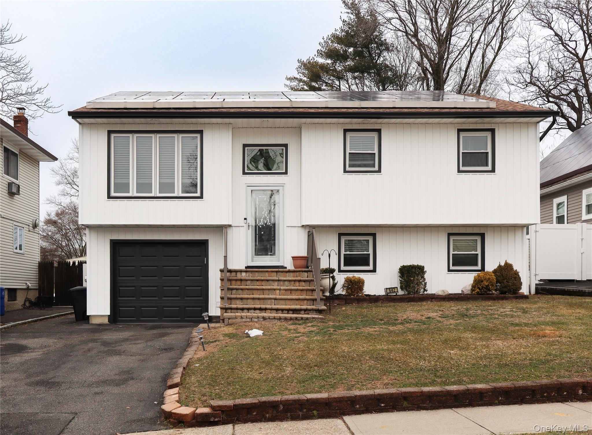 #1 photo, 642 6th Avenue, Саффолк ‖ East Northport , NY 11731