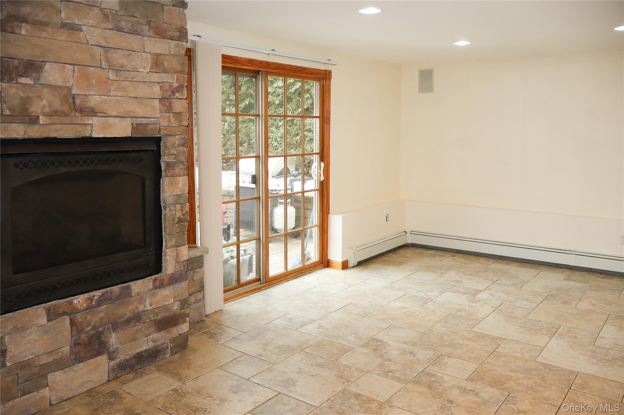 #2 photo, 642 6th Avenue, Саффолк ‖ East Northport , NY 11731