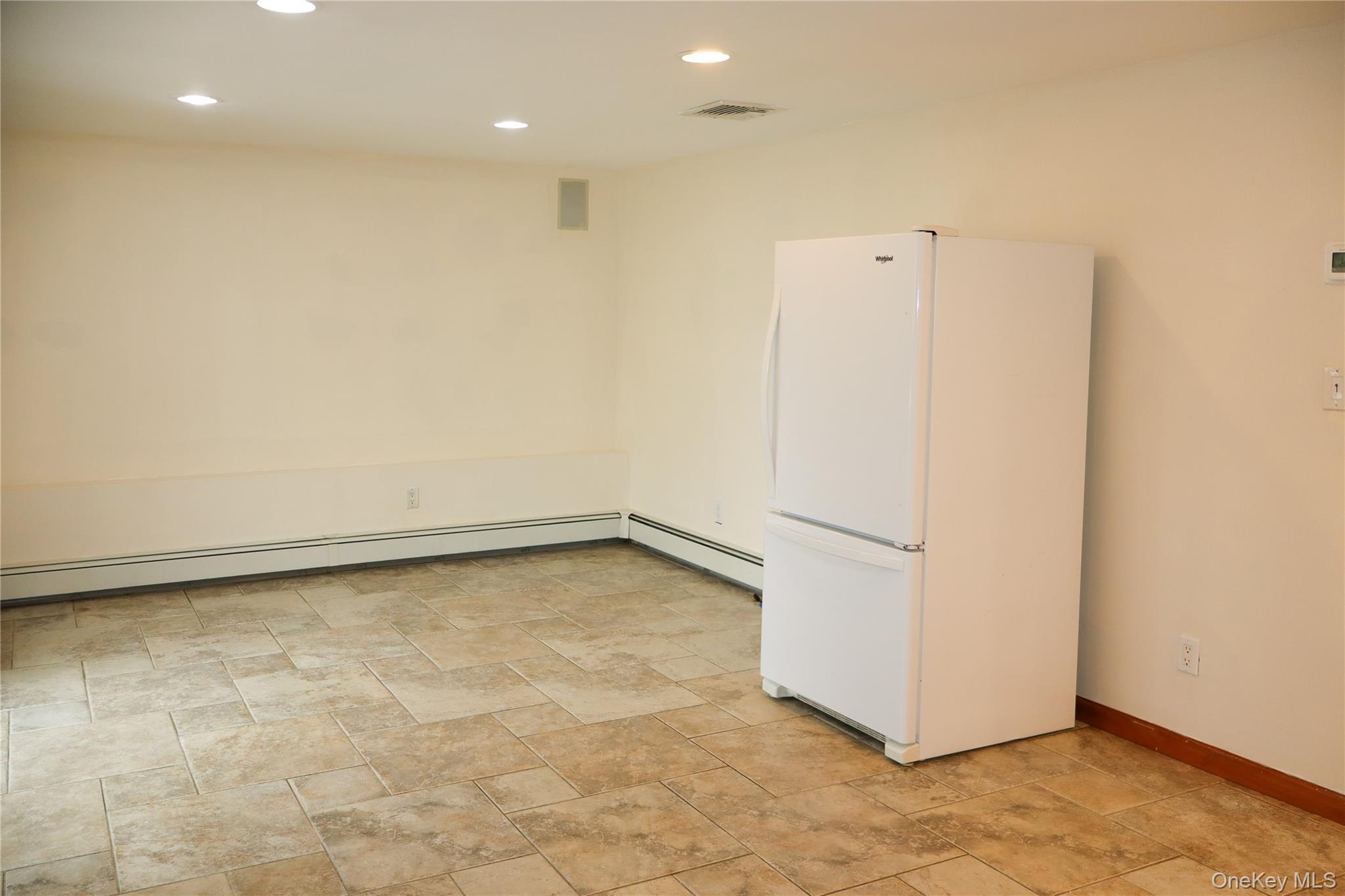 #3 photo, 642 6th Avenue, Саффолк ‖ East Northport , NY 11731