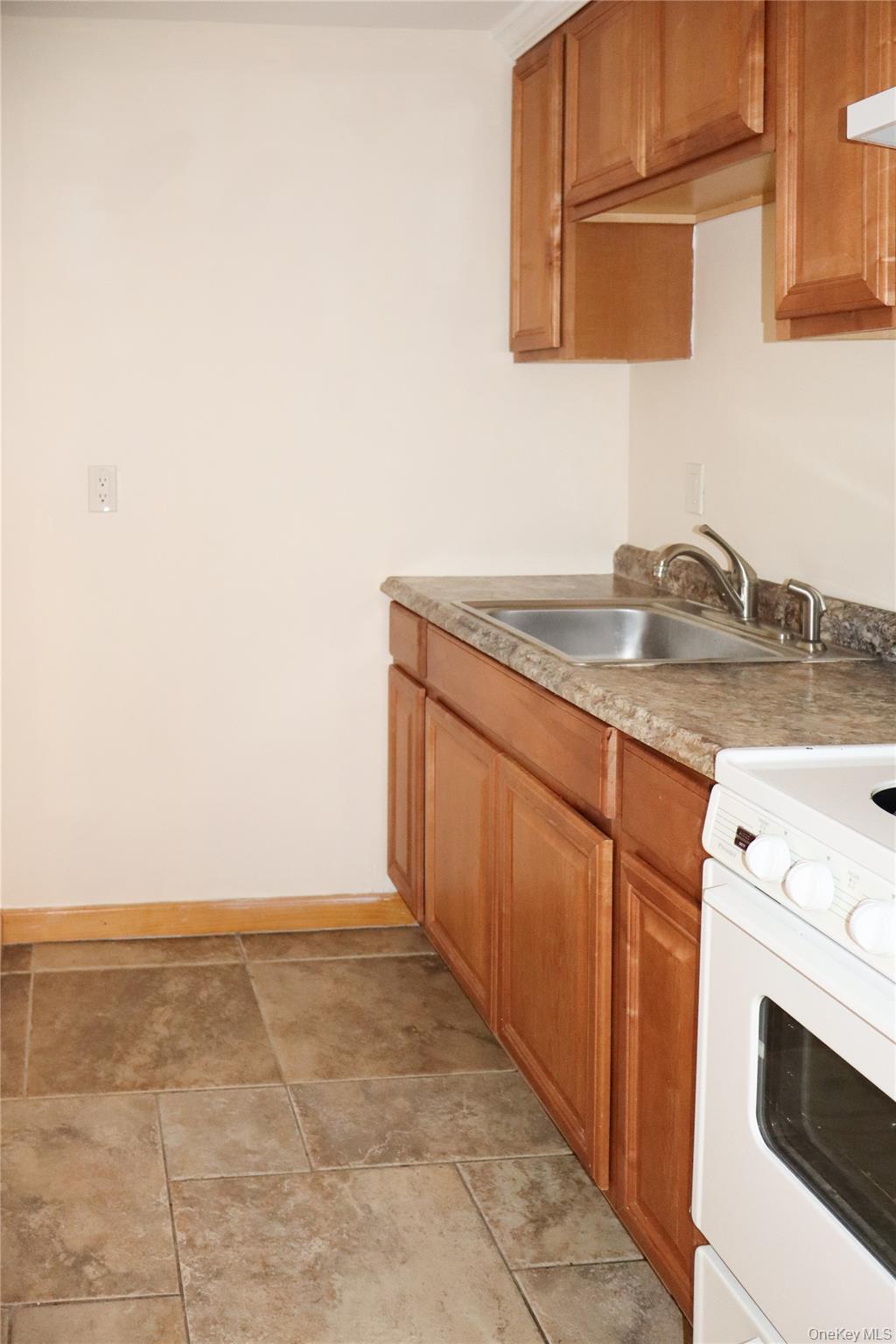 #4 photo, 642 6th Avenue, Саффолк ‖ East Northport , NY 11731