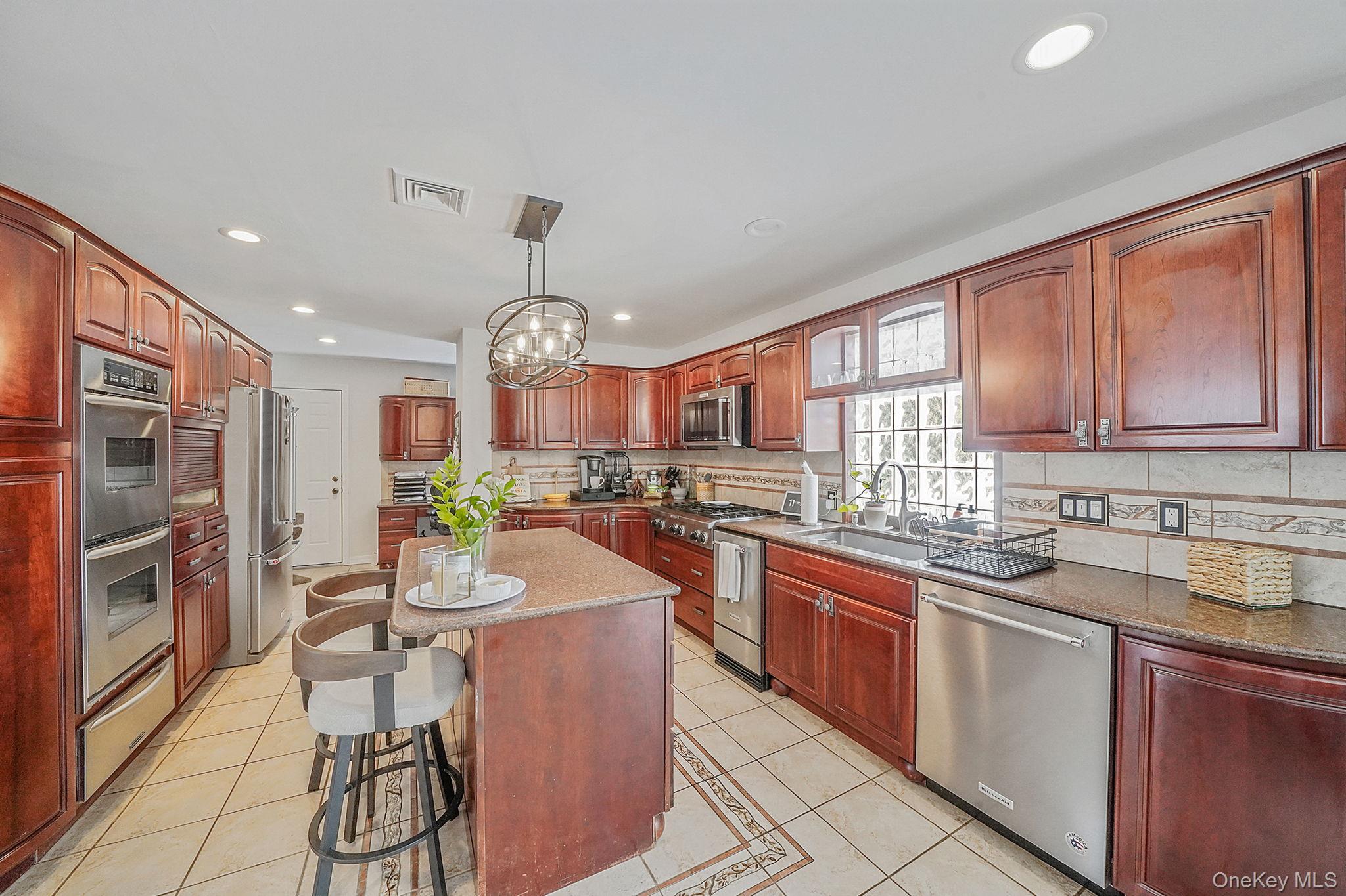 #16 photo, 19 Lindsey Place, Holbrook , NY 11741