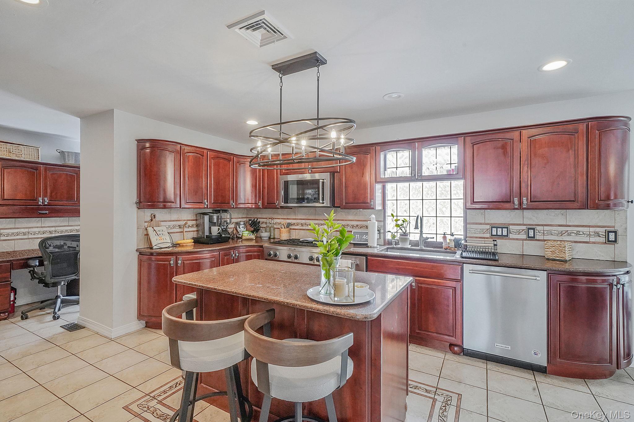 #18 photo, 19 Lindsey Place, Holbrook , NY 11741