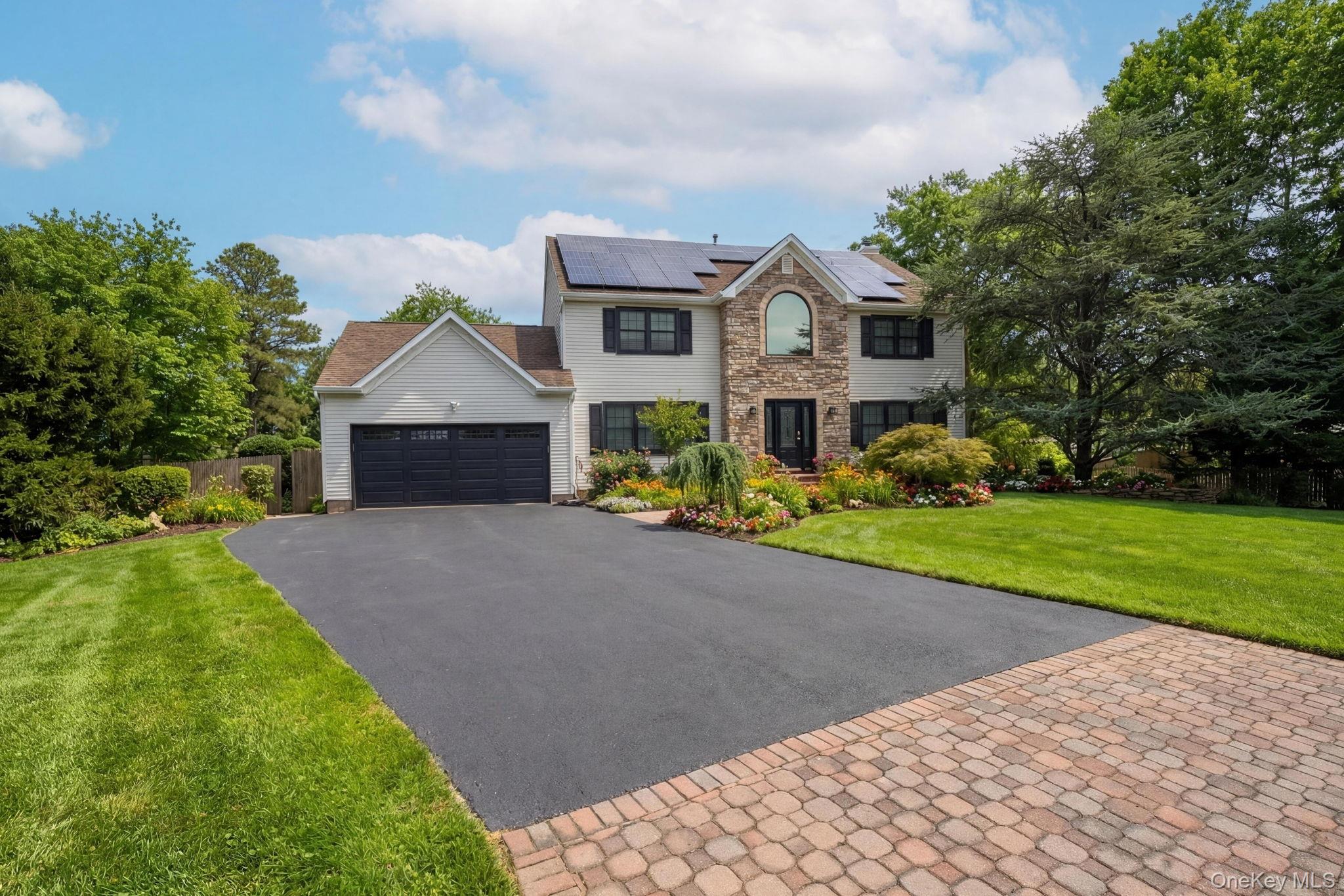 #2 photo, 19 Lindsey Place, Holbrook , NY 11741