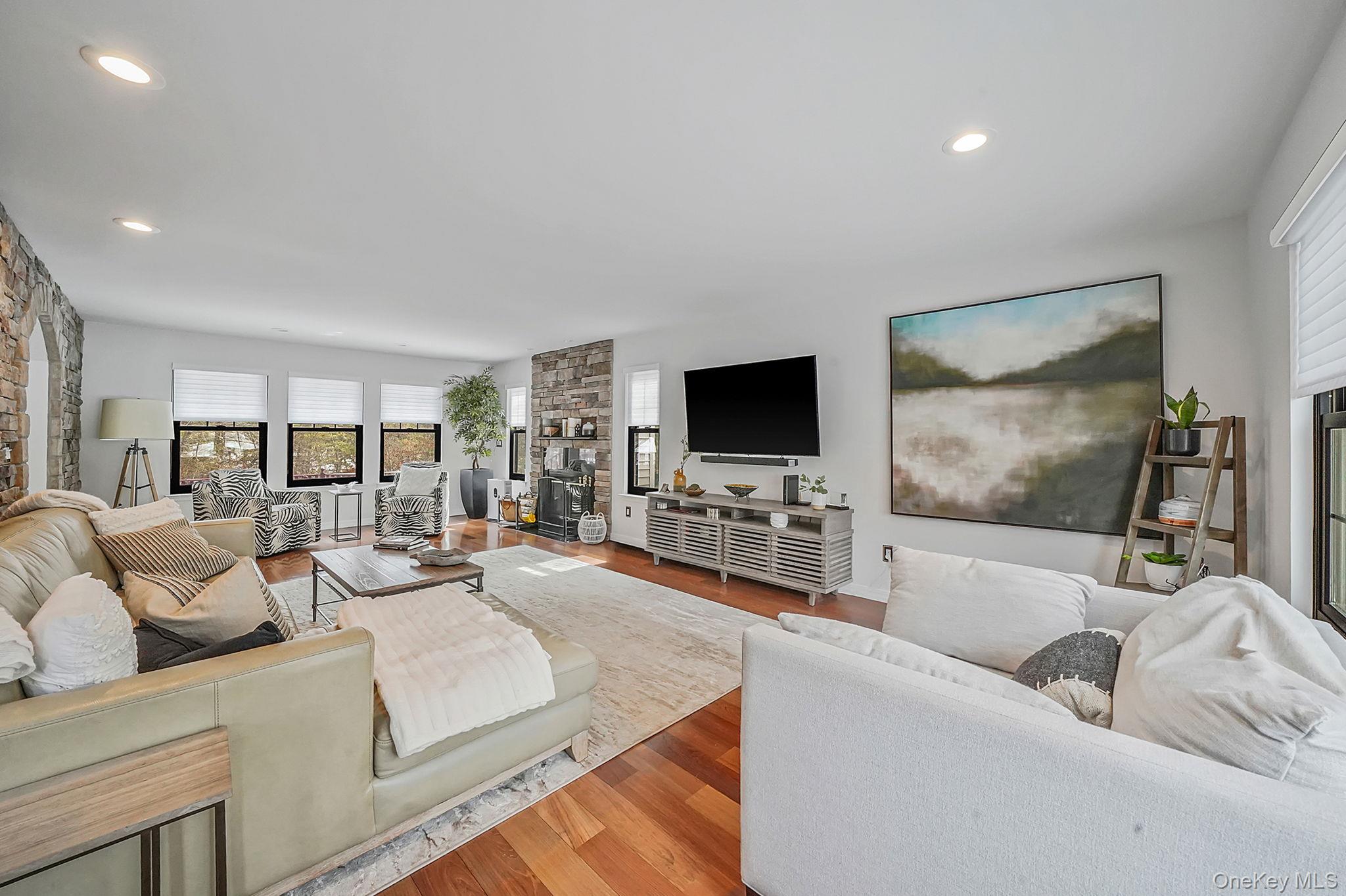 #7 photo, 19 Lindsey Place, Holbrook , NY 11741