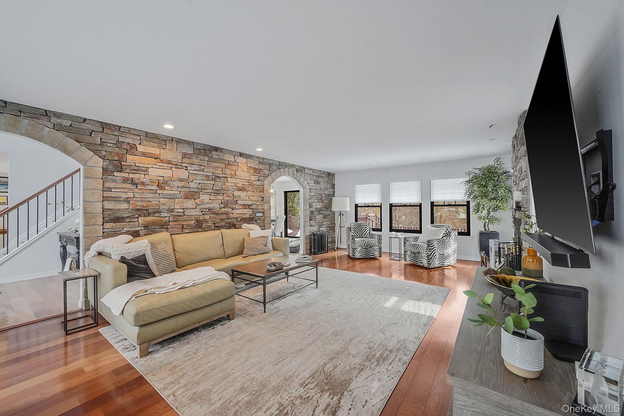 #8 photo, 19 Lindsey Place, Holbrook , NY 11741