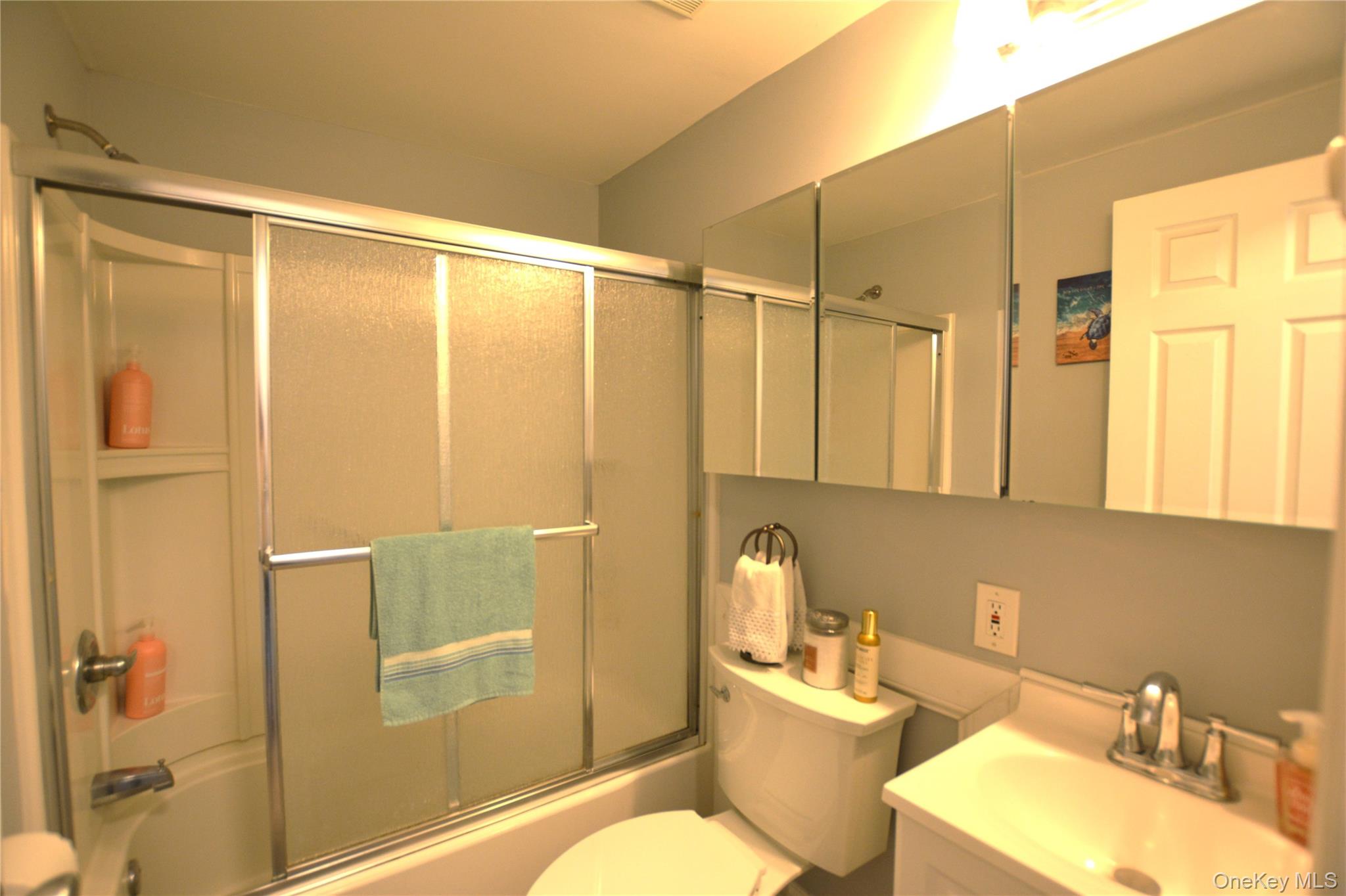 #17 photo, 65A Village Circle, Саффолк ‖ Manorville , NY 11949