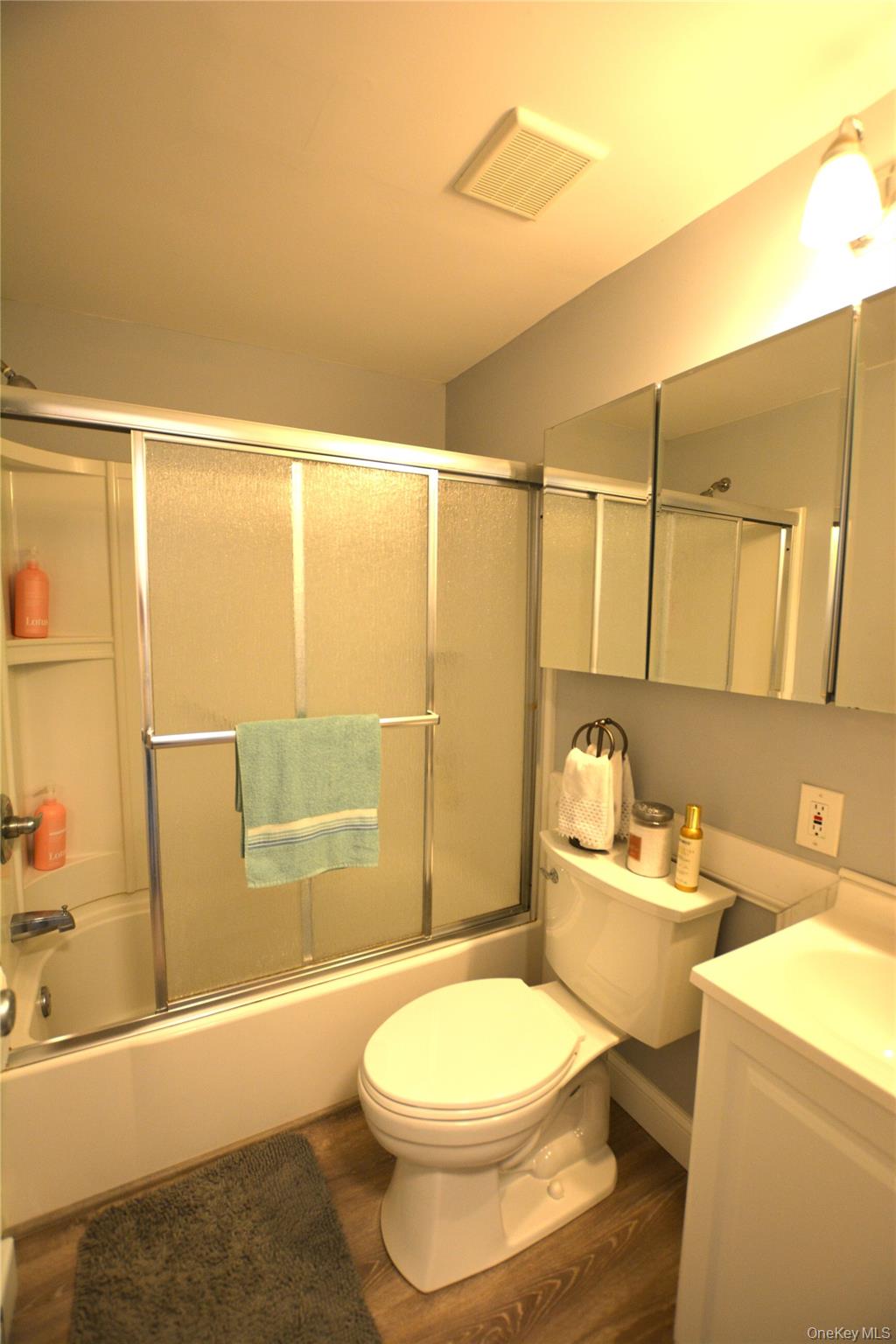 #18 photo, 65A Village Circle, Саффолк ‖ Manorville , NY 11949