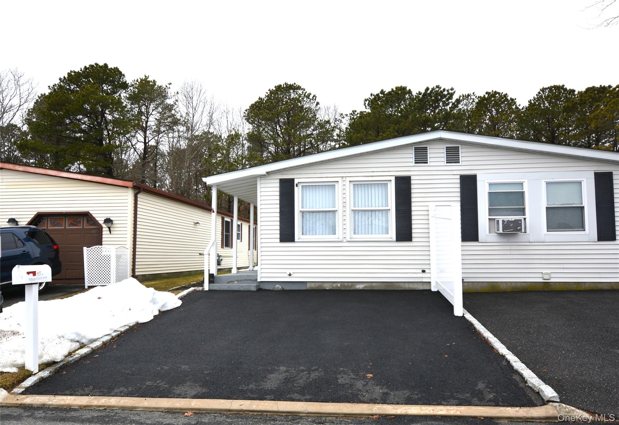 #2 photo, 65A Village Circle, Саффолк ‖ Manorville , NY 11949