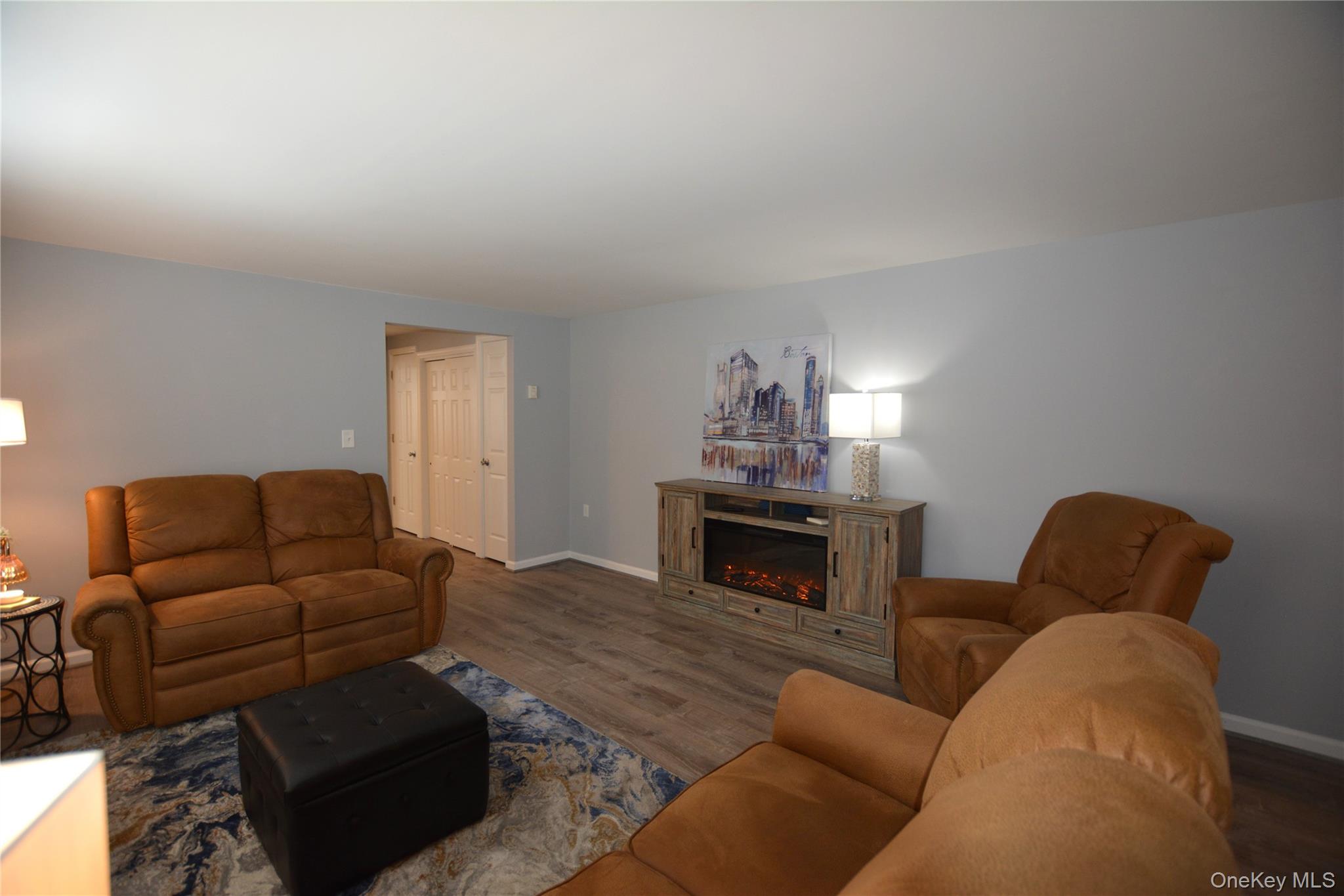 #3 photo, 65A Village Circle, Саффолк ‖ Manorville , NY 11949