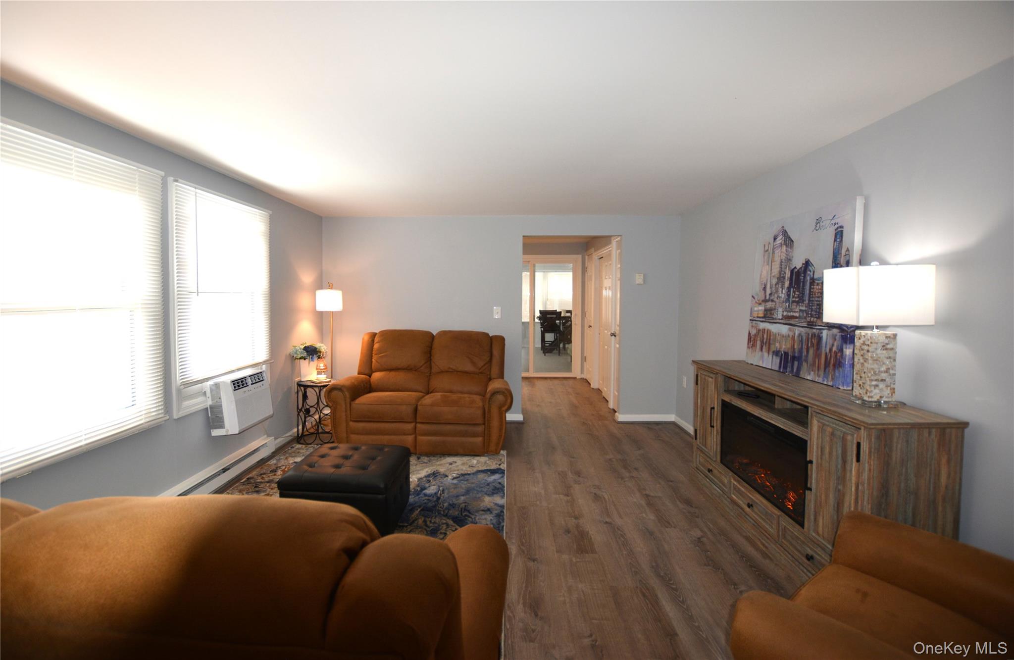 #4 photo, 65A Village Circle, Саффолк ‖ Manorville , NY 11949