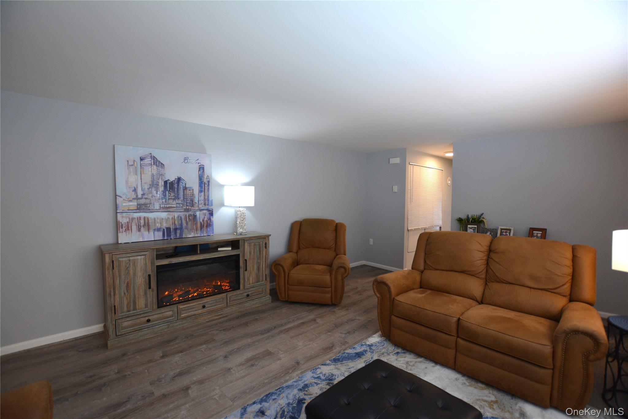 #5 photo, 65A Village Circle, Саффолк ‖ Manorville , NY 11949