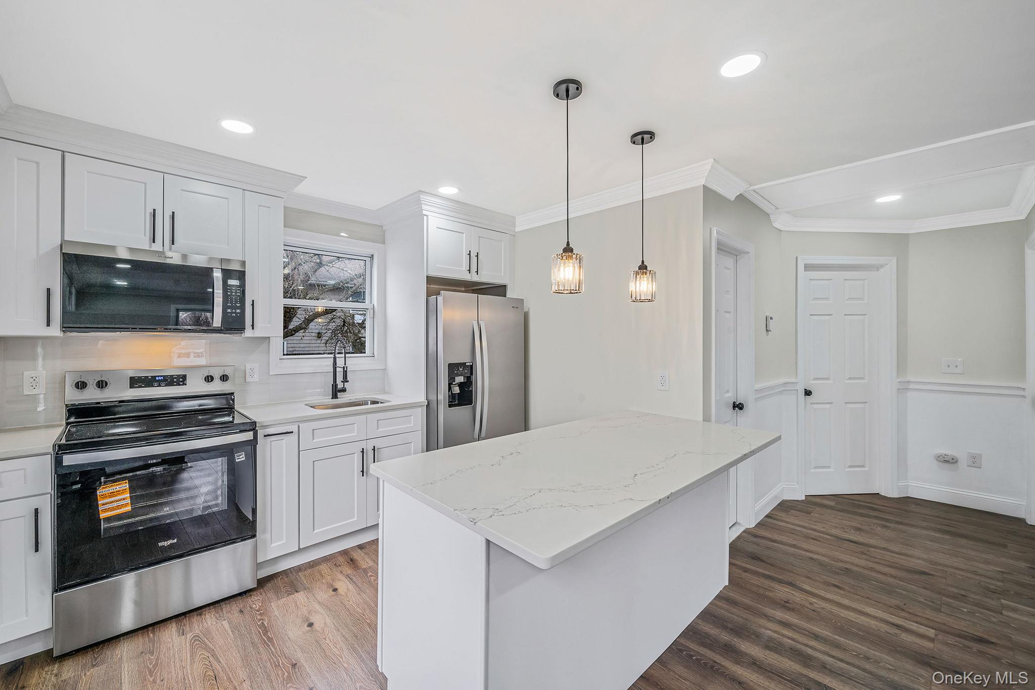 #12 photo, 24 Forest Avenue, Саффолк ‖ West Babylon , NY 11704