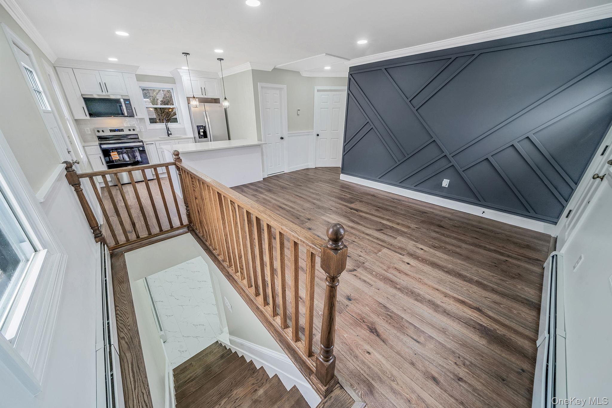 #14 photo, 24 Forest Avenue, Саффолк ‖ West Babylon , NY 11704