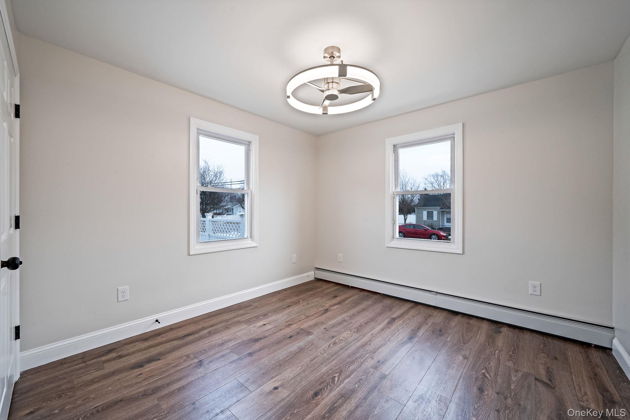 #16 photo, 24 Forest Avenue, Саффолк ‖ West Babylon , NY 11704