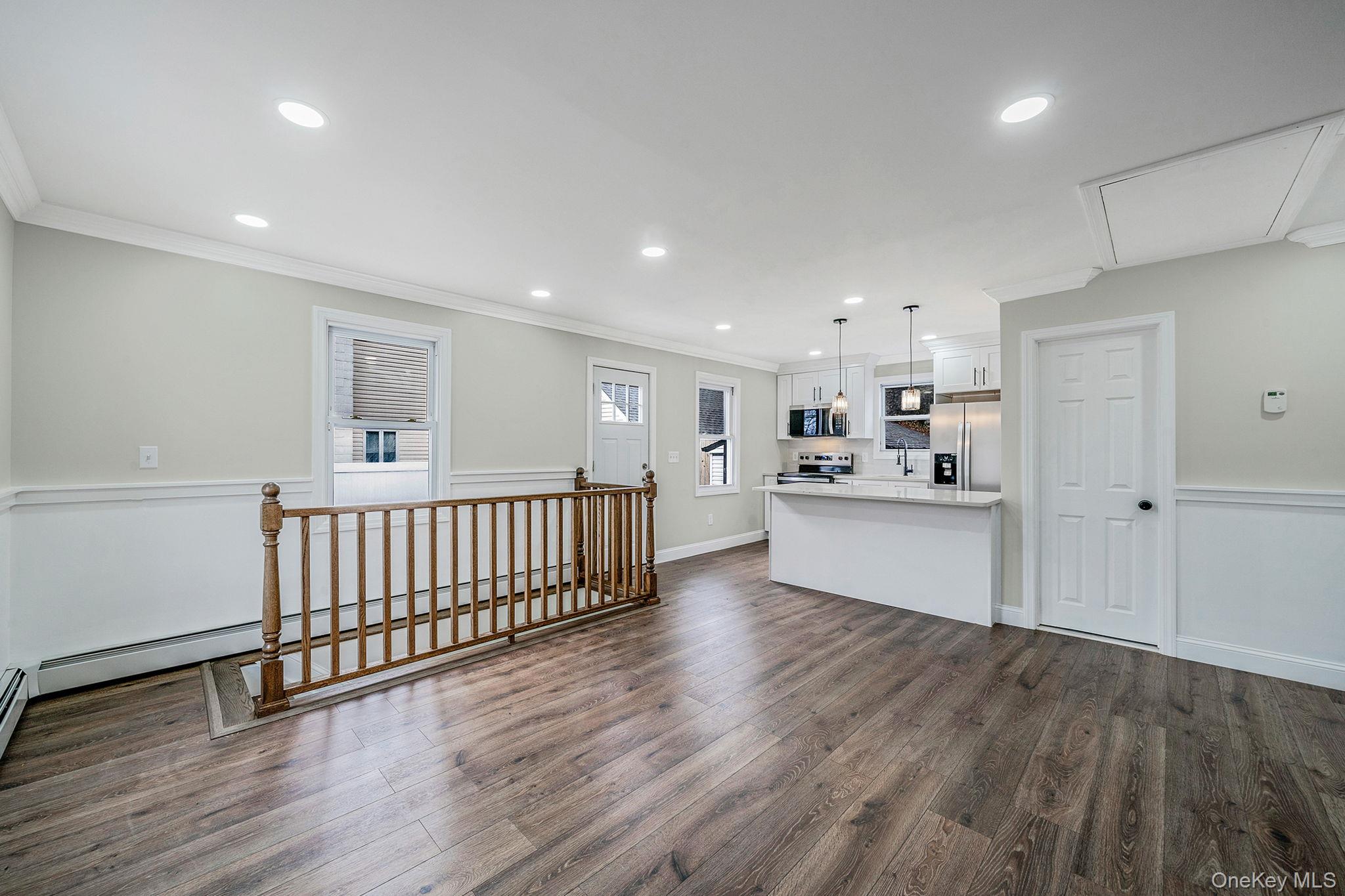 #9 photo, 24 Forest Avenue, Саффолк ‖ West Babylon , NY 11704