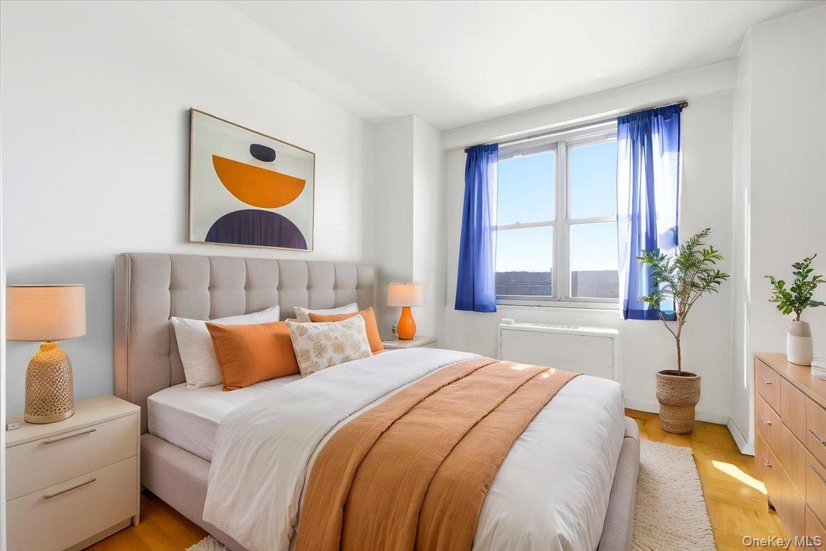 #14 photo, 70-25 Yellowstone Boulevard, फॉरेस्ट हिल्स Forest Hills , NY 11375