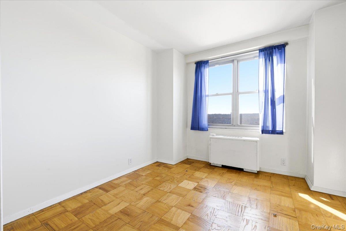 #15 photo, 70-25 Yellowstone Boulevard, फॉरेस्ट हिल्स Forest Hills , NY 11375