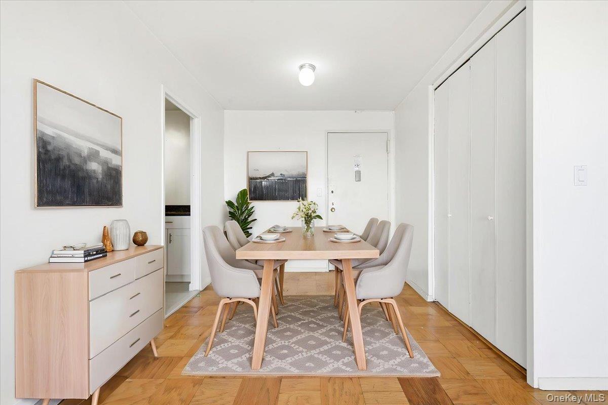 #5 photo, 70-25 Yellowstone Boulevard, फॉरेस्ट हिल्स Forest Hills , NY 11375