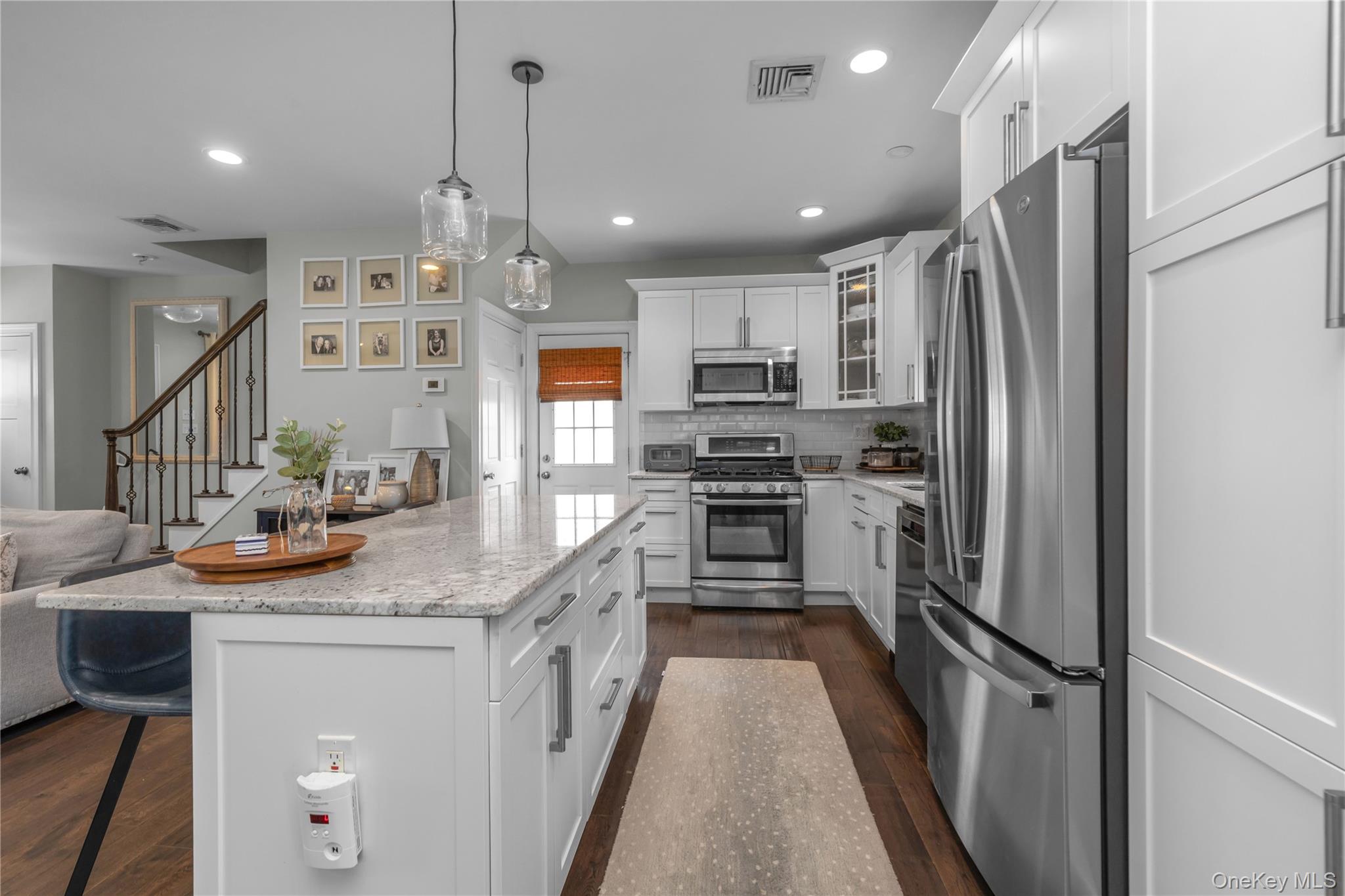 #6 photo, 5 Emmet Place, हिक्सविले Hicksville , NY 11801