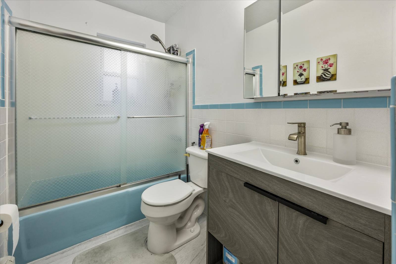 #19 photo, 2504 42nd street, astoria , NY 11103