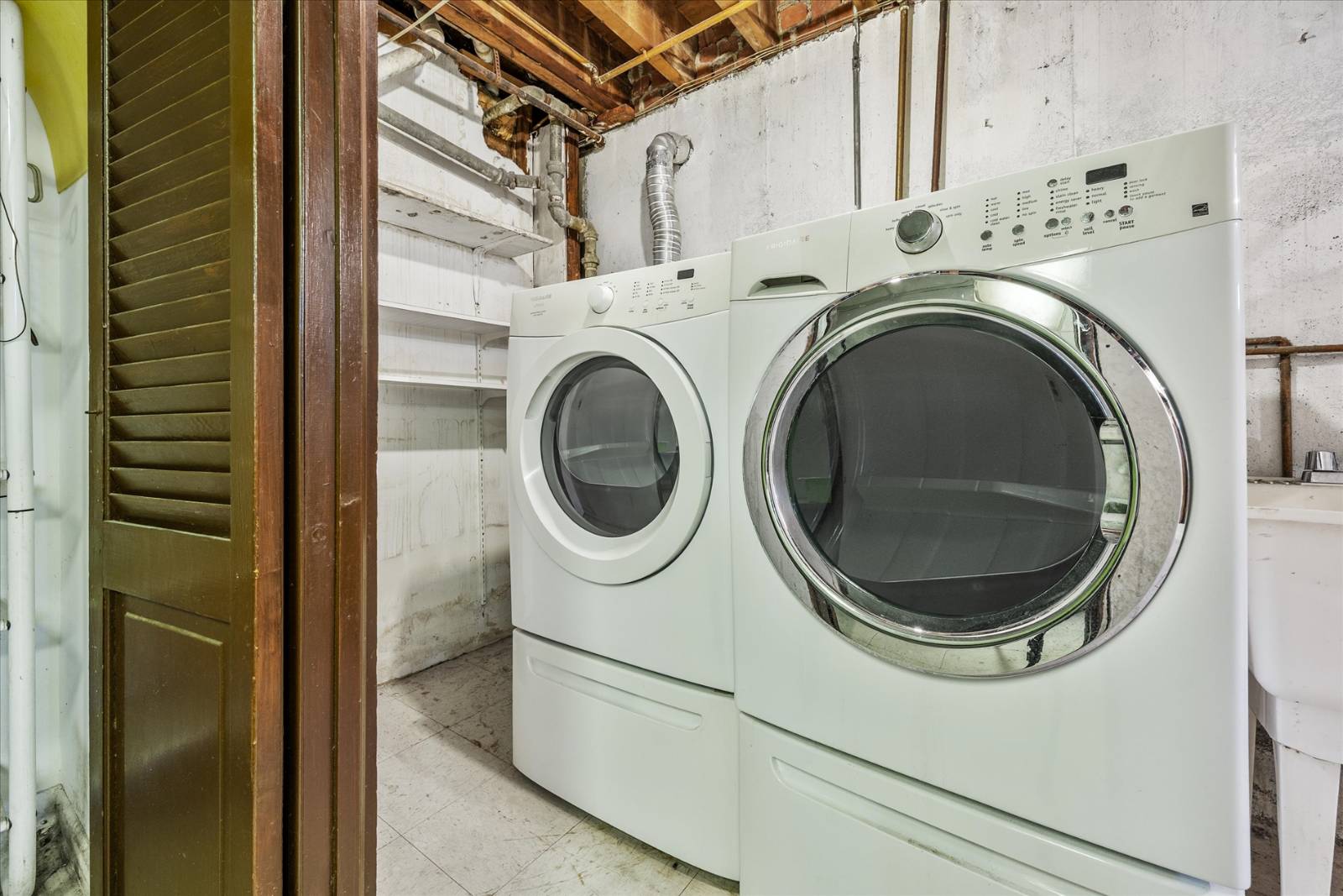 #34 photo, 2504 42nd street, astoria , NY 11103